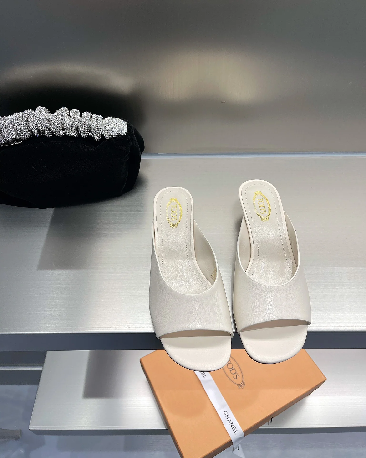 Tods - Открытые тапочки на низком каблуке