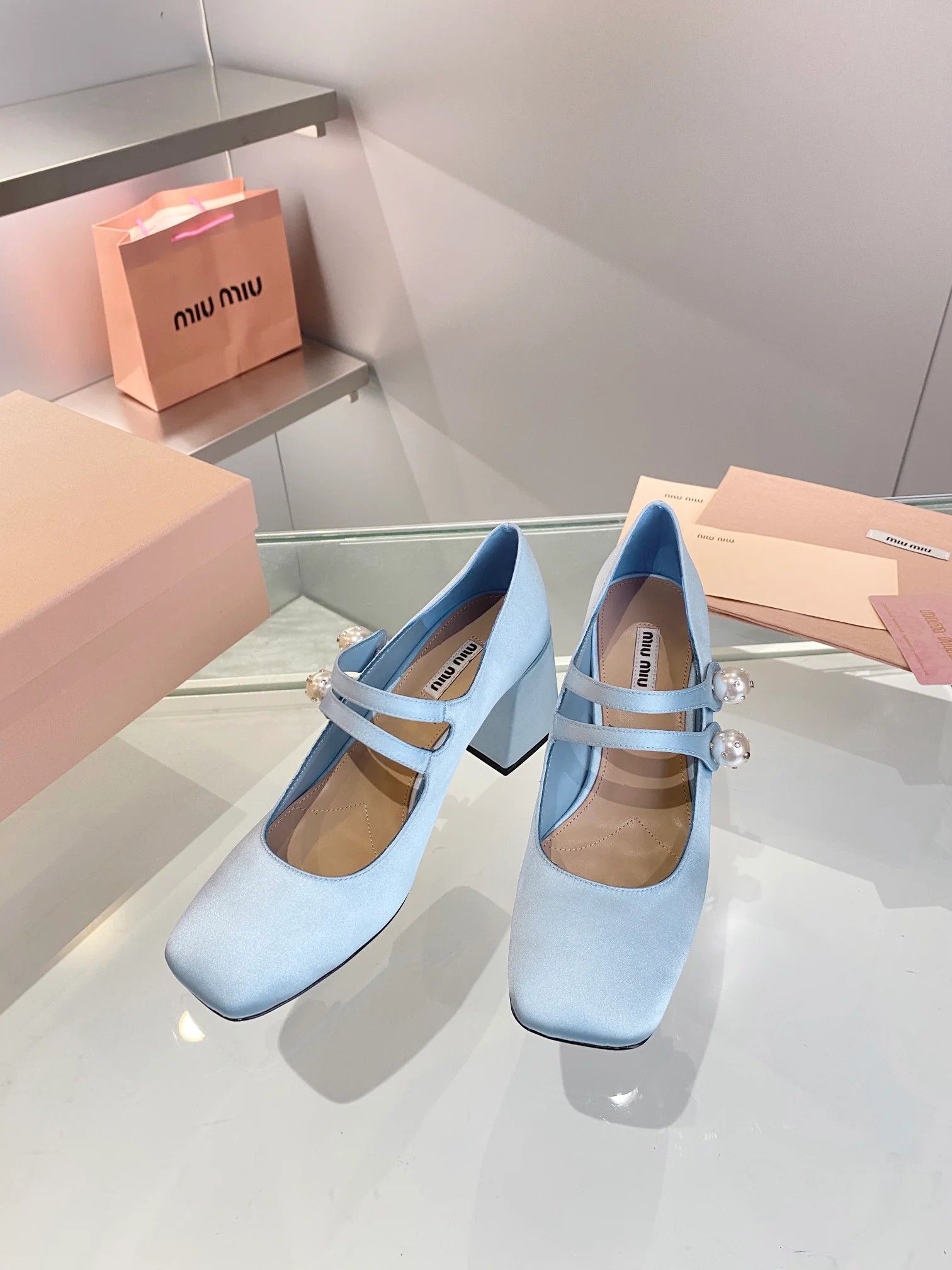 Новинка весны 2022 года от Miu Miu - Туфли на массивном каблуке - Синие