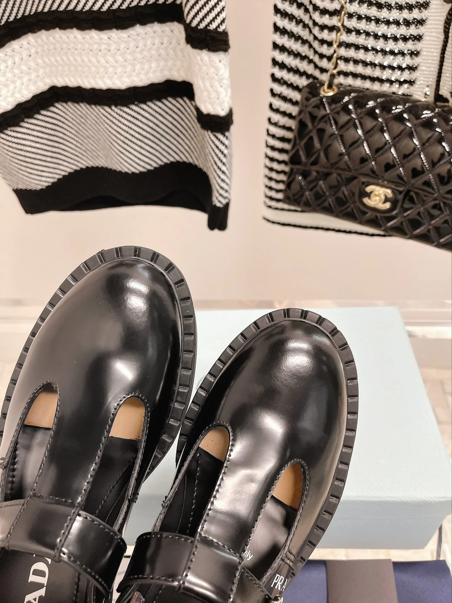 Новые лоферы Prada 2022 года - ажурная версия.