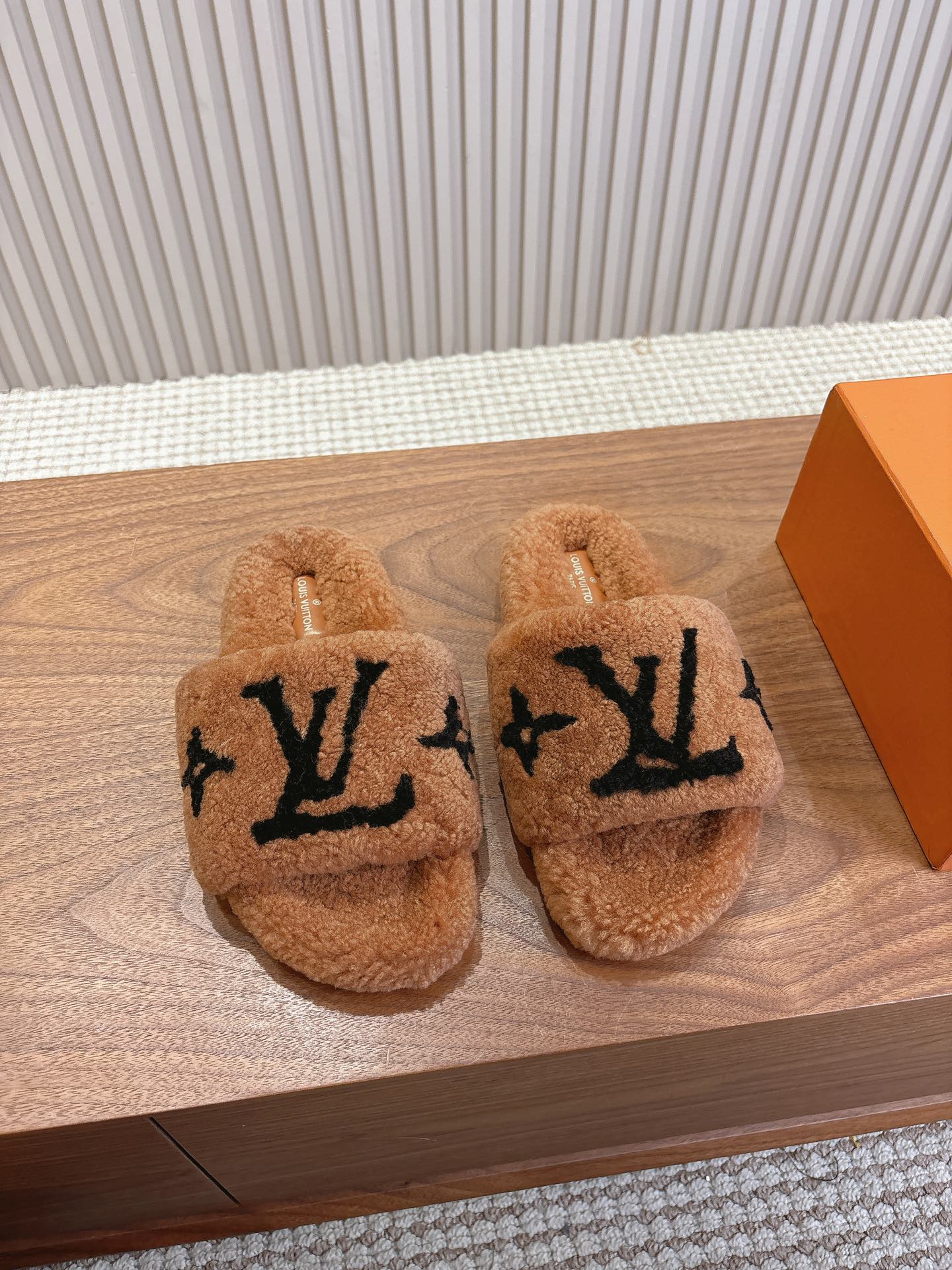 LV-2024 Шерстяные тапочки - Темно-коричневые