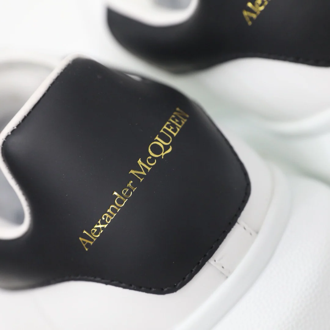 McQueen - Классические белые кроссовки - Черные