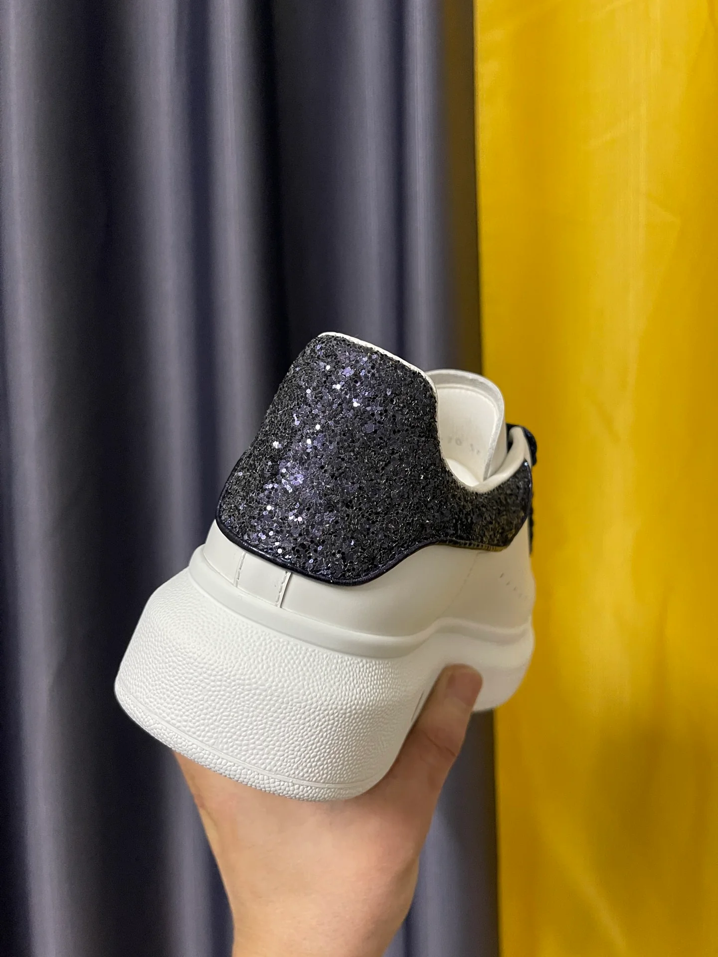 Классические белые кроссовки McQueen - унисекс - темно-синяя задняя часть - премиум-издание