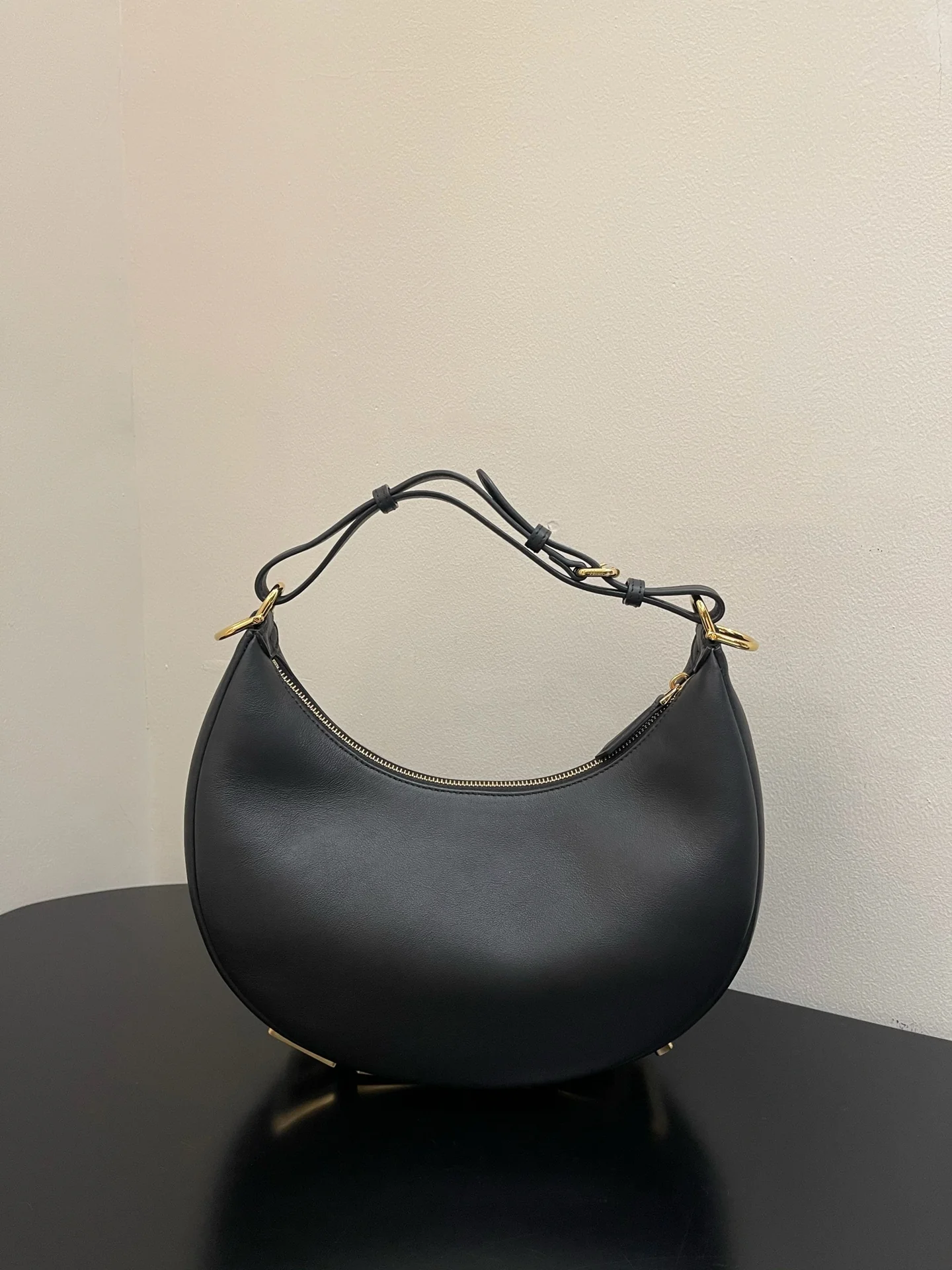 Fendi-fendigraphy - Маленькая черная кожаная сумка через плечо