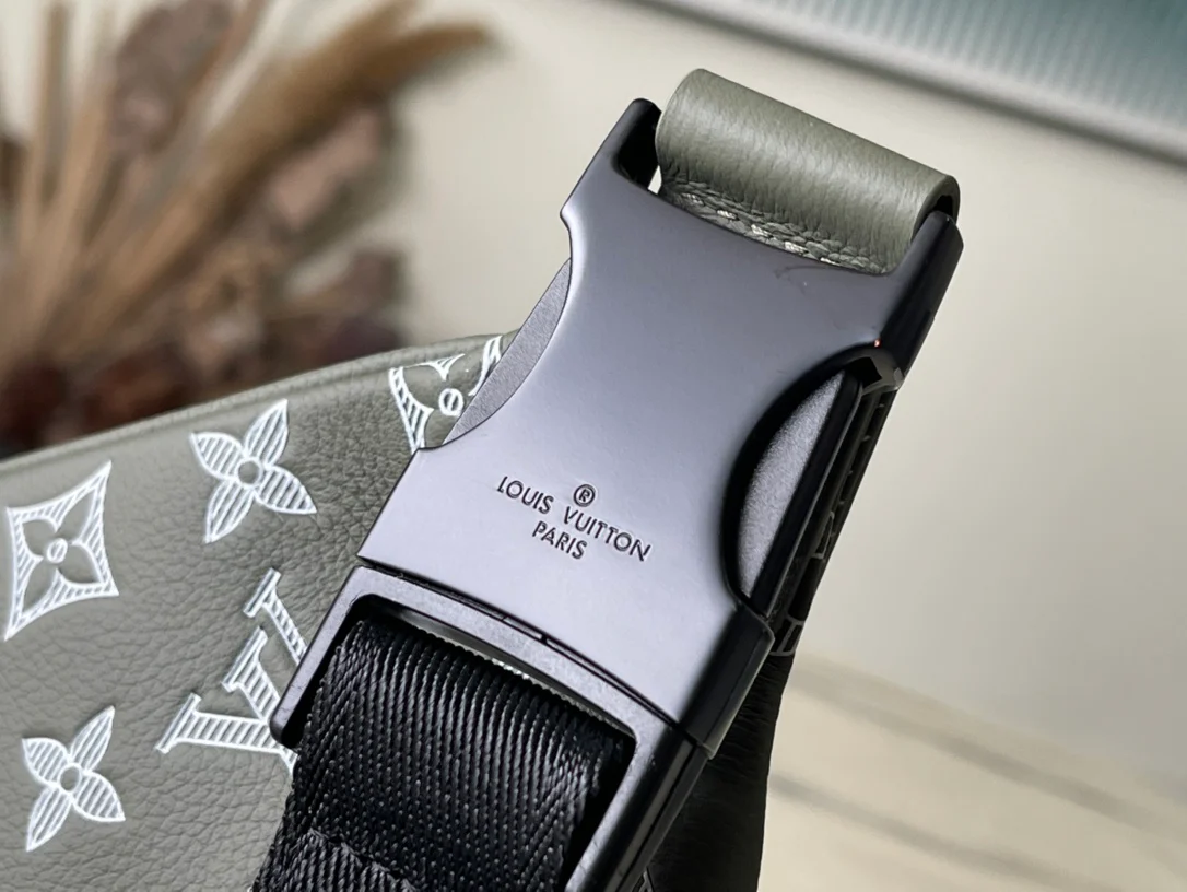 Поясная сумка LV Discovery с тиснением - зеленая