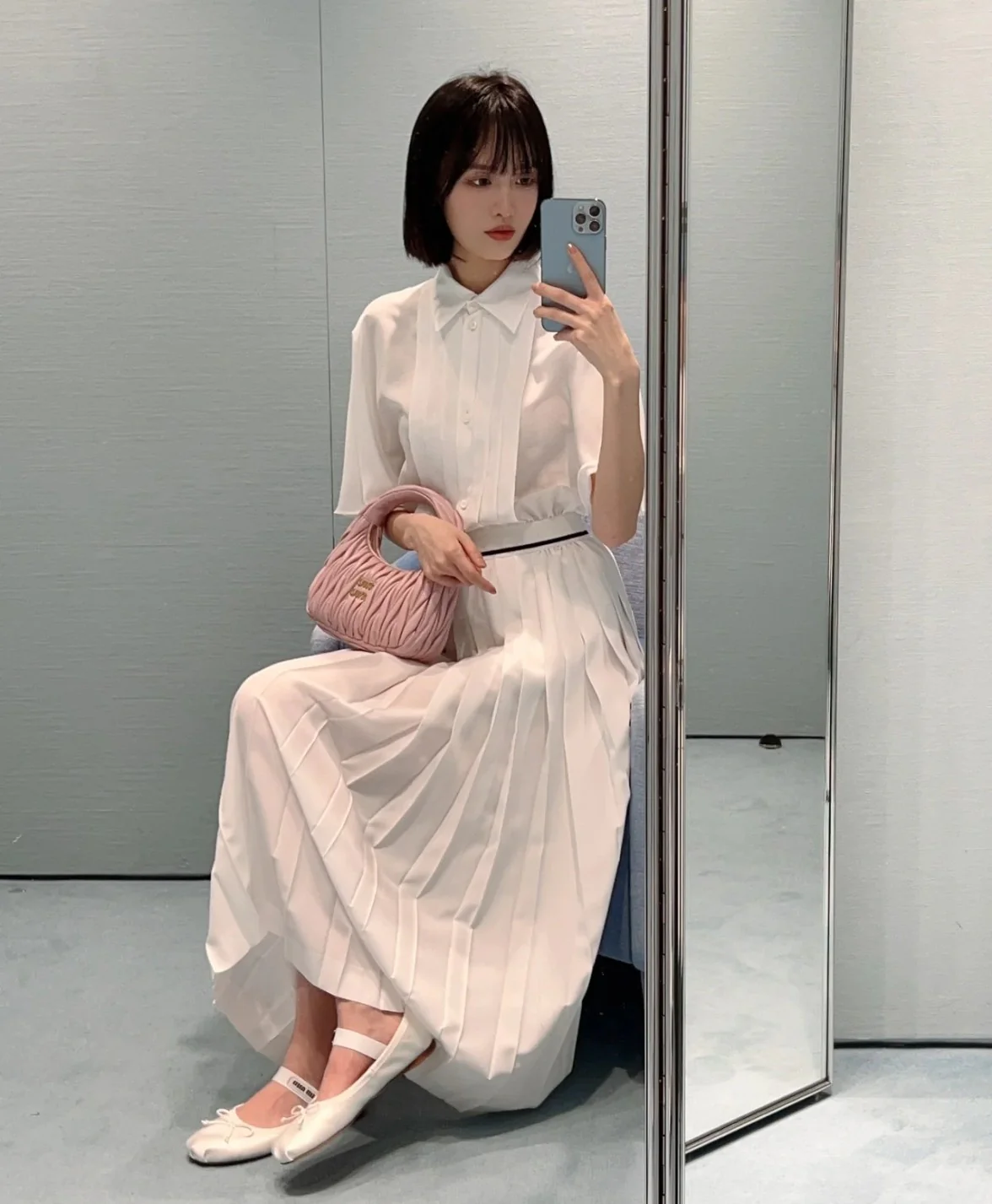 Сумка Miu Miu Wander — подборка фотографий, демонстрирующих людей, носящих её.