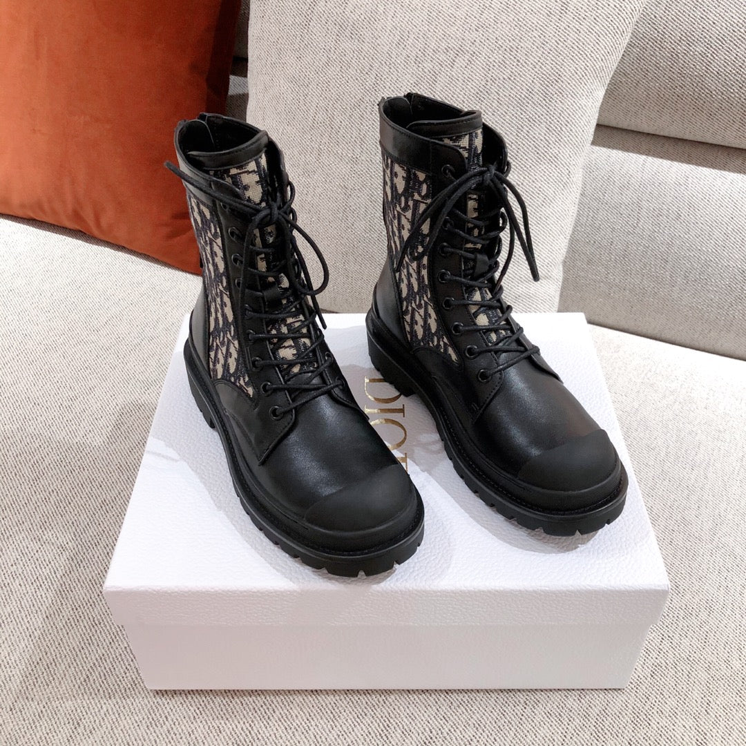 Черные ботинки Dior средней высоты из ткани с монограммой.