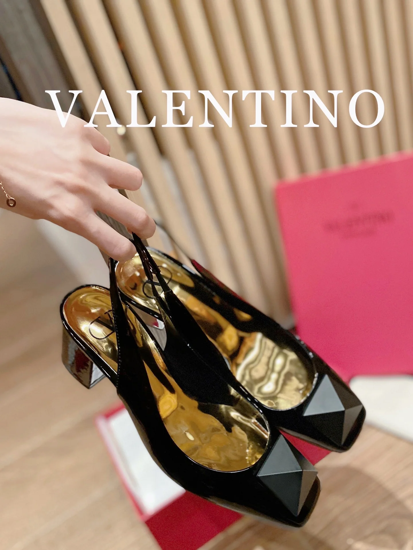 Valentino - Черные туфли на массивном каблуке с квадратным носком