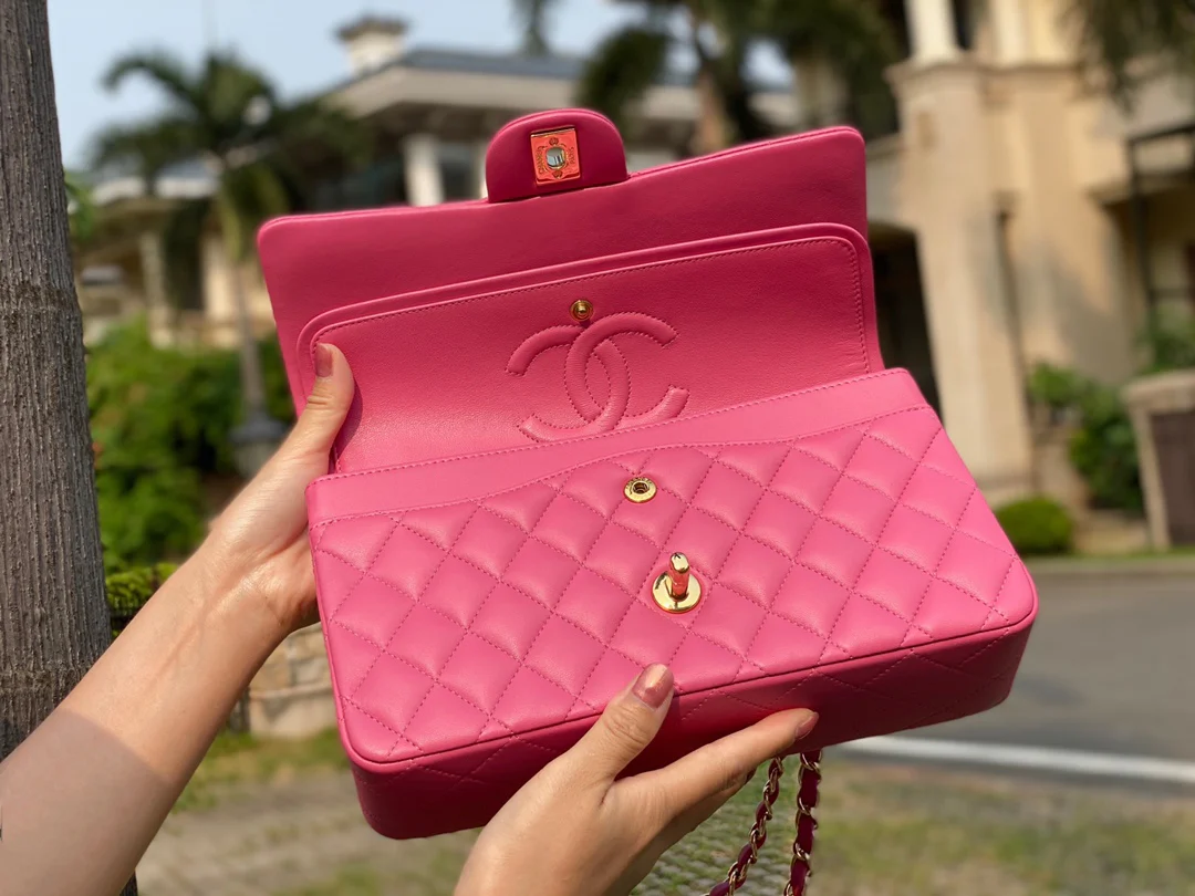 Классическая сумка Chanel из овечьей кожи CF — персиково-розовая с золотой фурнитурой — 25 см