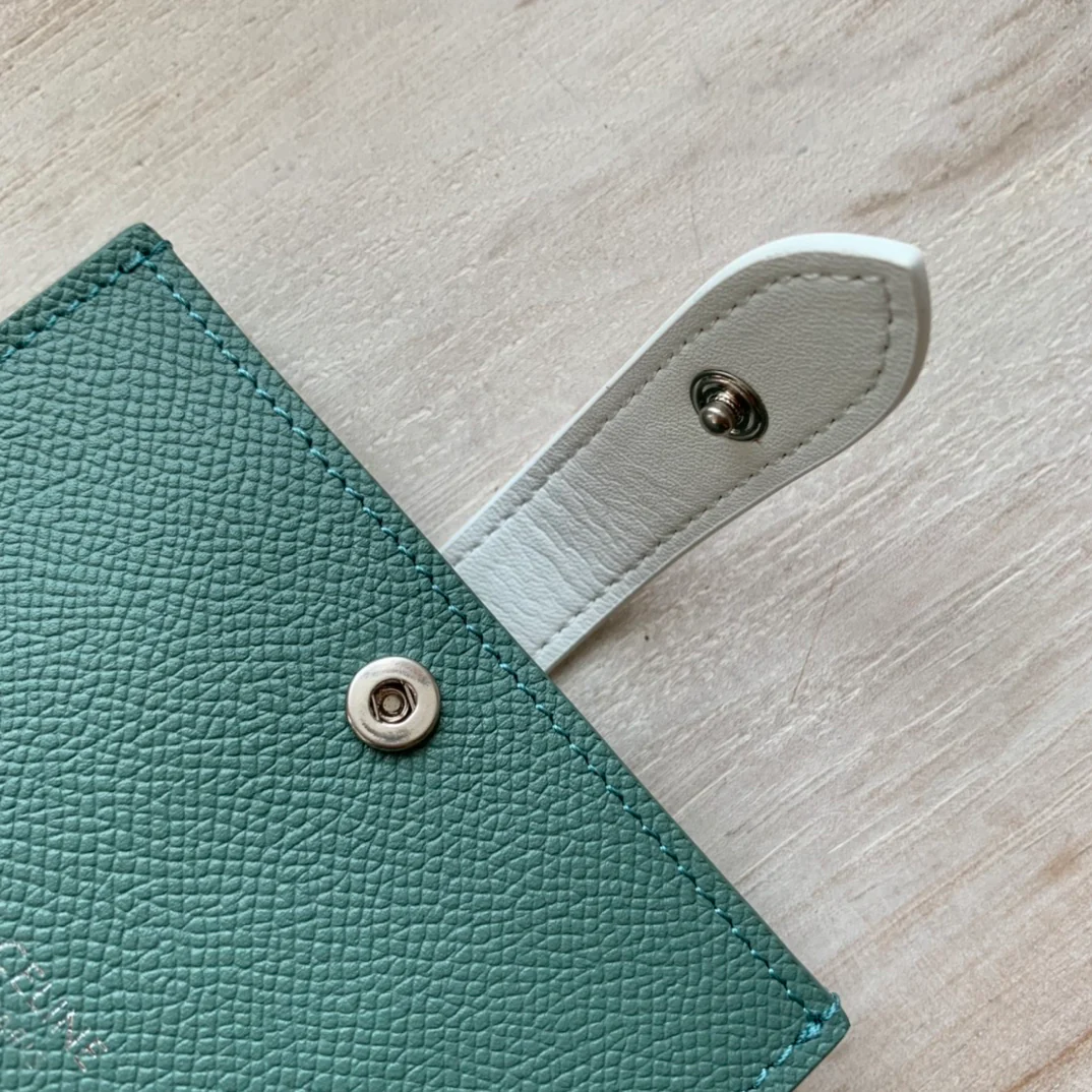 Celine 粒面牛皮风琴卡包