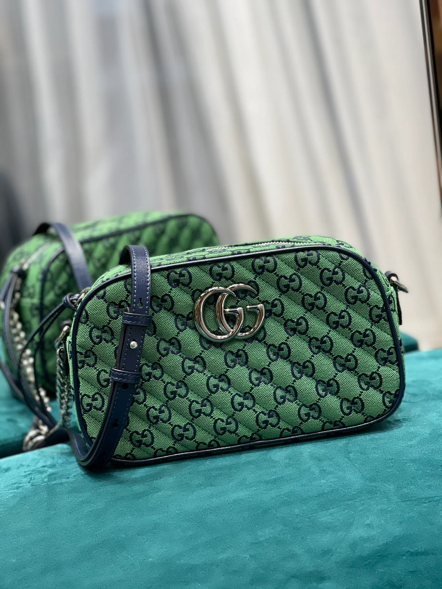 Изображение коллекции сумок для фотоаппаратов Gucci Marmont