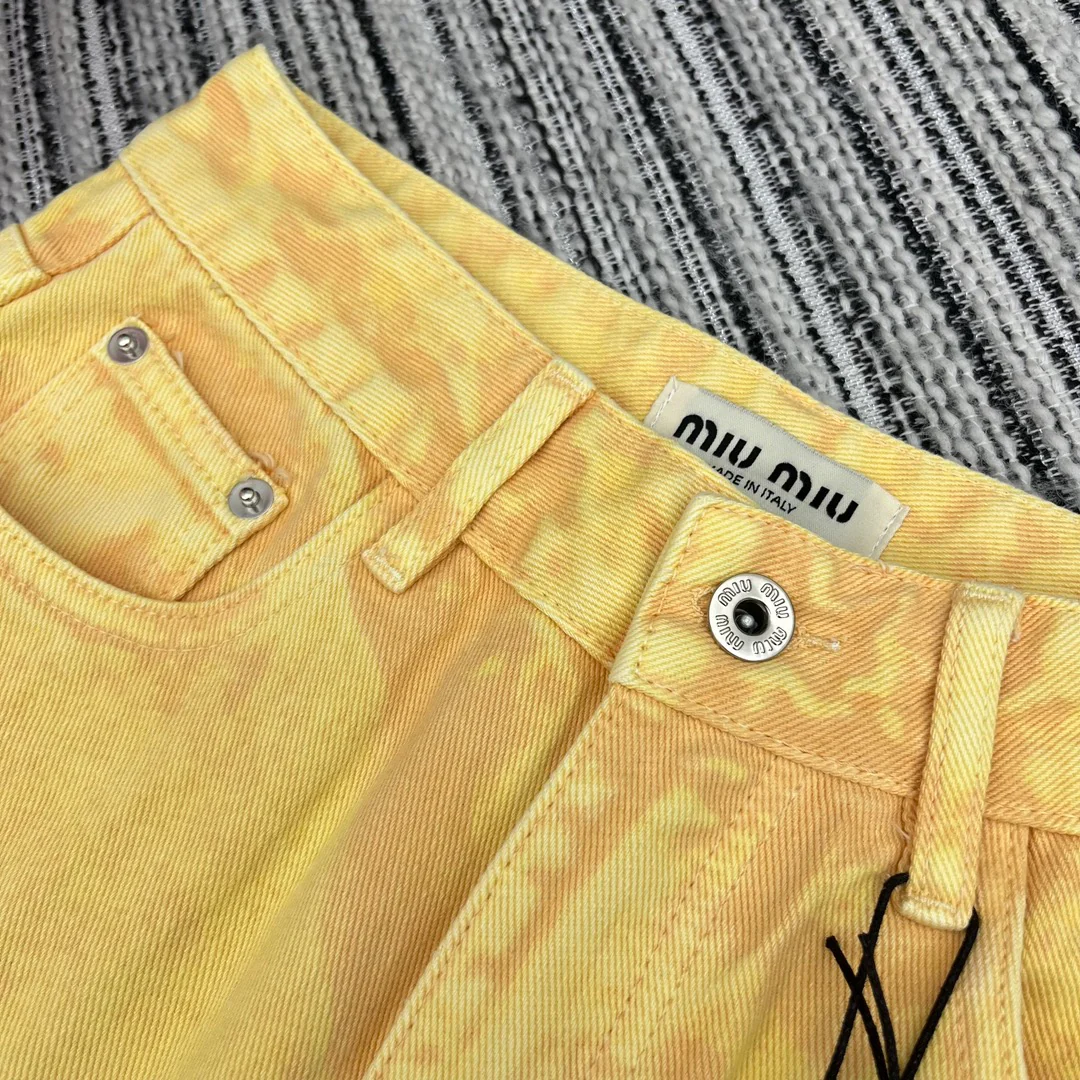 Miu Miu - 2404 - Коллекция весна/лето 2024 - Новые прямые джинсы Miu - Желтые
