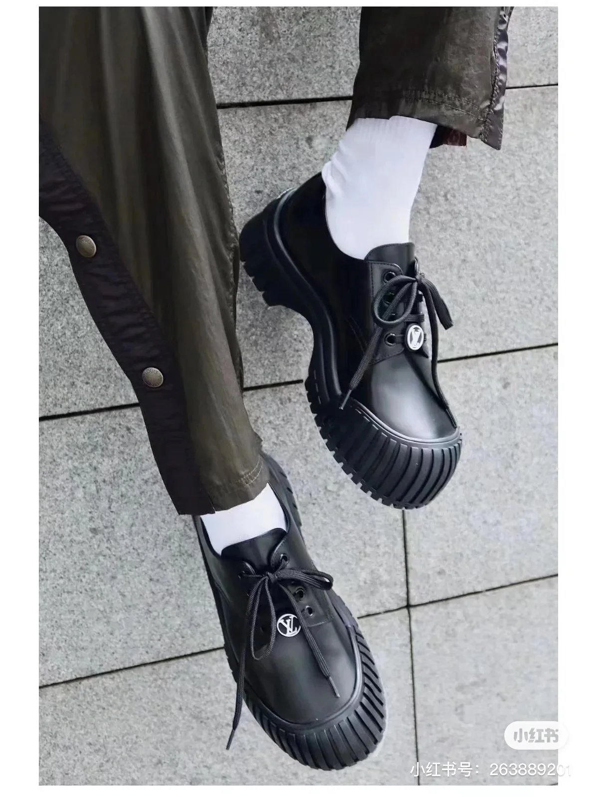 Новинка LV 2023 года - Серия Ruby - Туфли Мэри Джейн на каблуке с биде - Черные