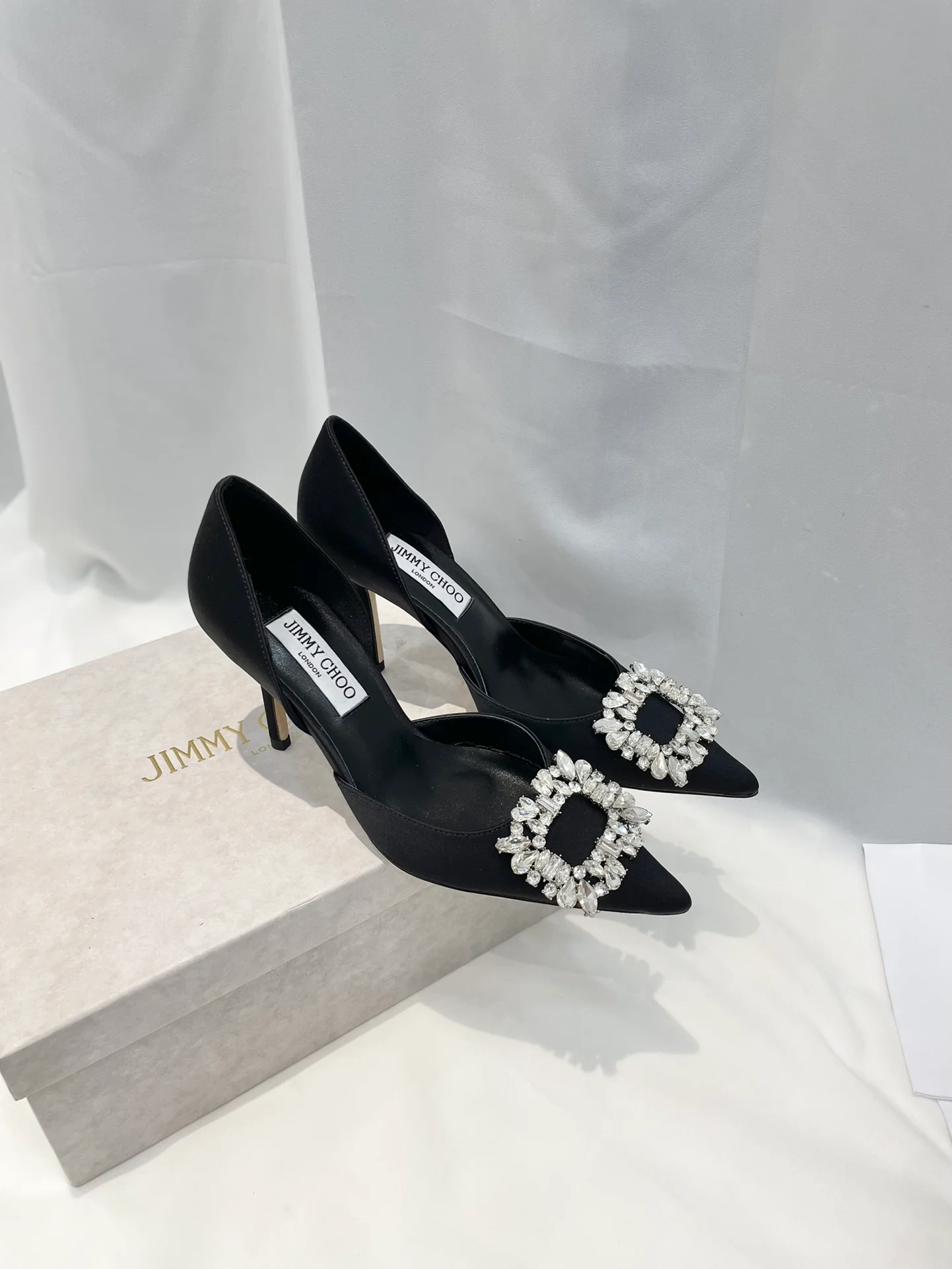 Серия Jimmy Goddess - Туфли на высоком каблуке с бриллиантовой пряжкой - Черные - 1