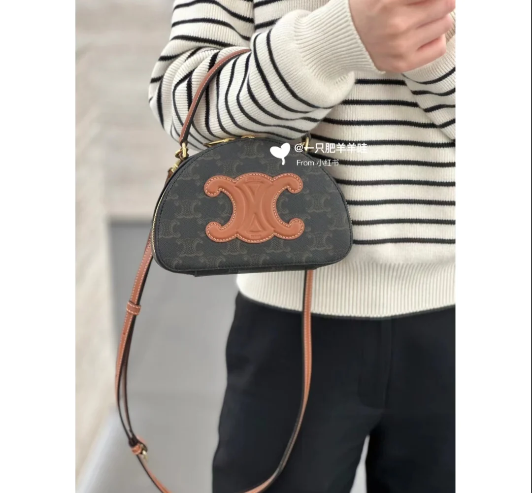 Celine - сумка ?Полумесяц? из телячьей кожи