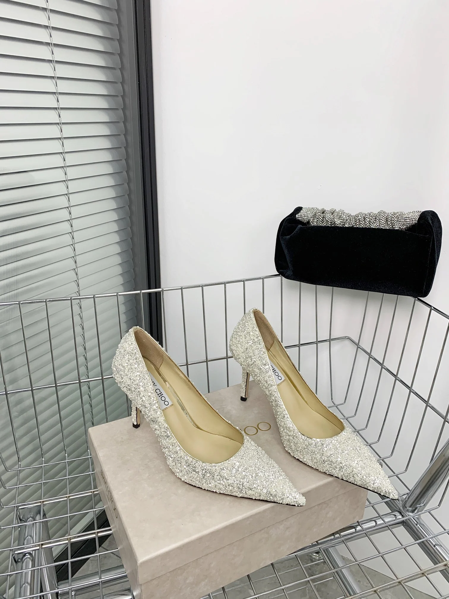 Новые поступления коллекции Jimmy весна/лето 2022 - Туфли на высоком каблуке с пайетками - 4