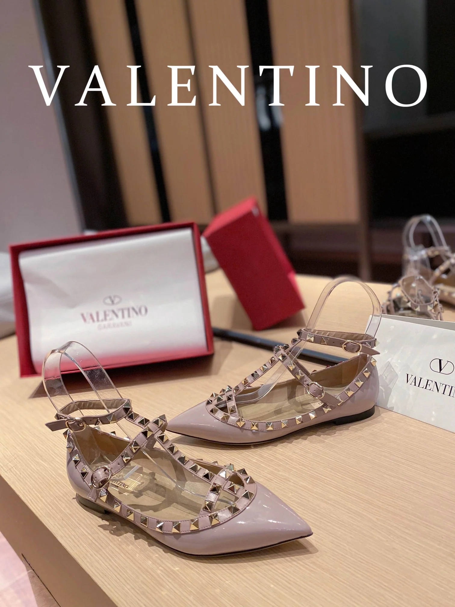 Valentino - Балетки с острым носком и стразами