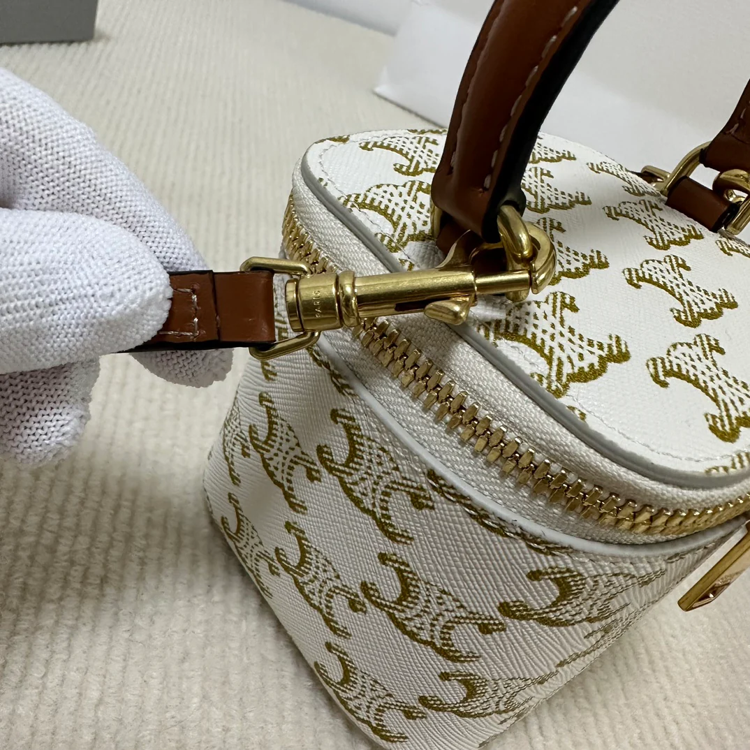 Сумка-коробка Celine с монограммой - белая