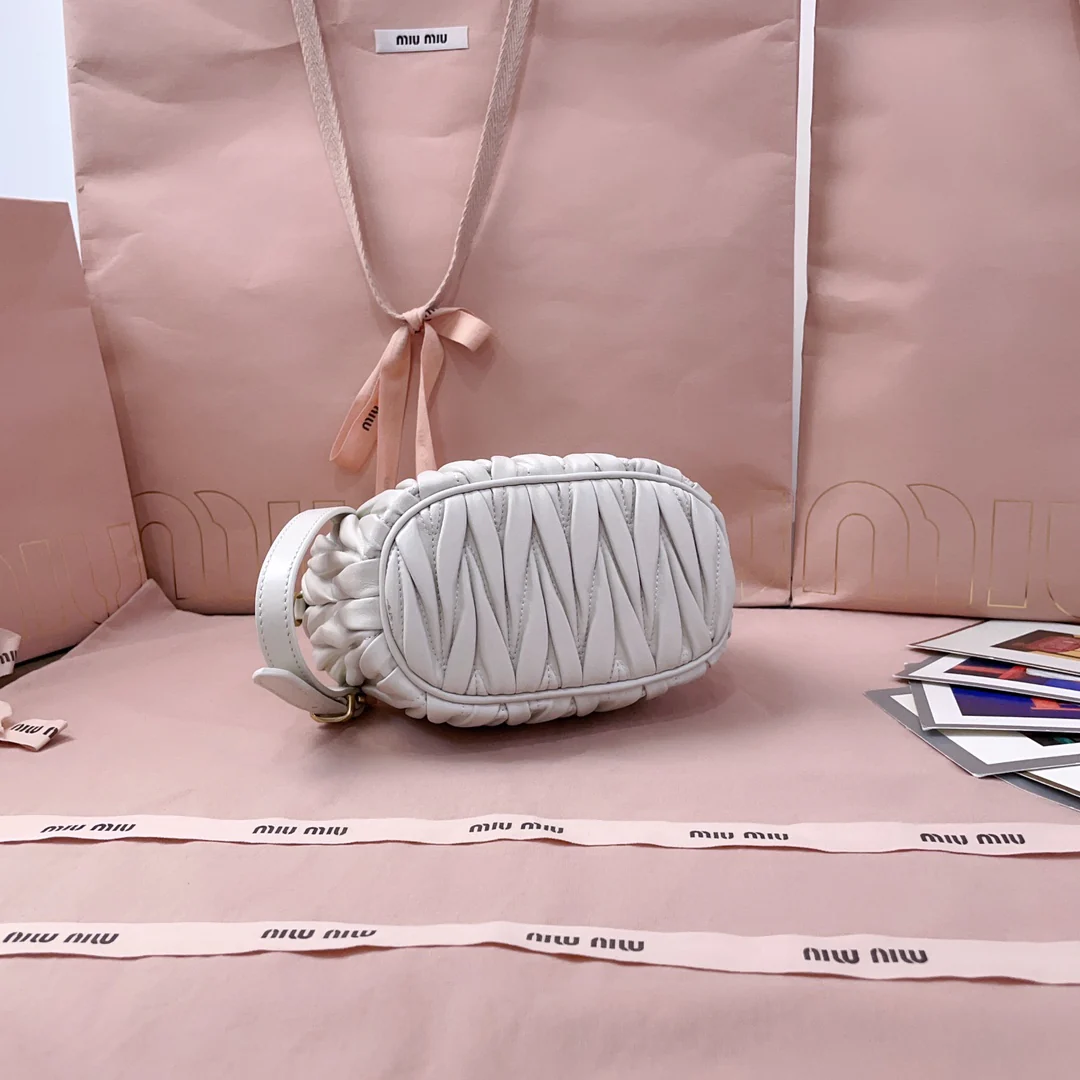 Сумка для ланча Miu Miu-5ne026-matelasse с вышивкой, мини, белая.