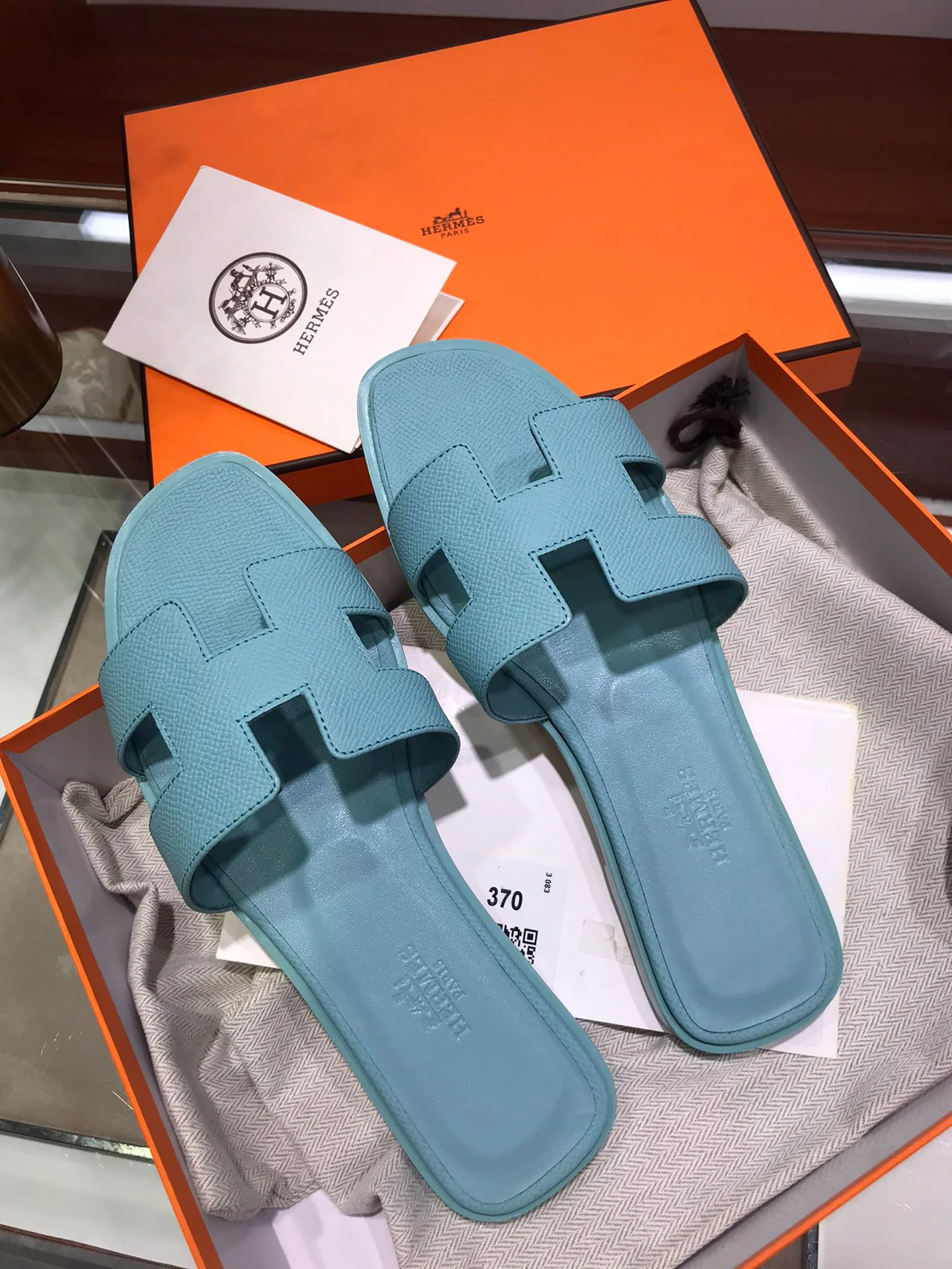 Новинка весны 2022 года от Hermes - плоские тапочки H - 2 шт.