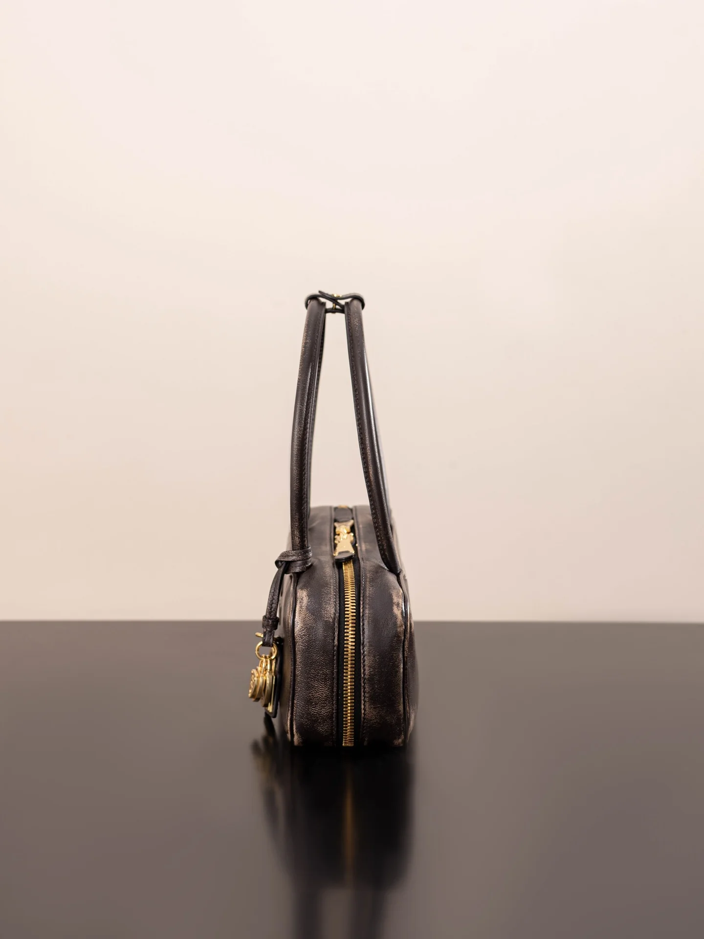 Miu Miu - Маленькая сумочка из овечьей кожи - Отделка под старину