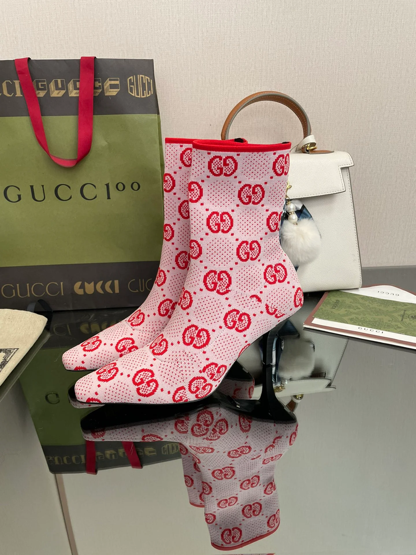 Ботильоны-носки Gucci с острым носком на шпильке - розовые