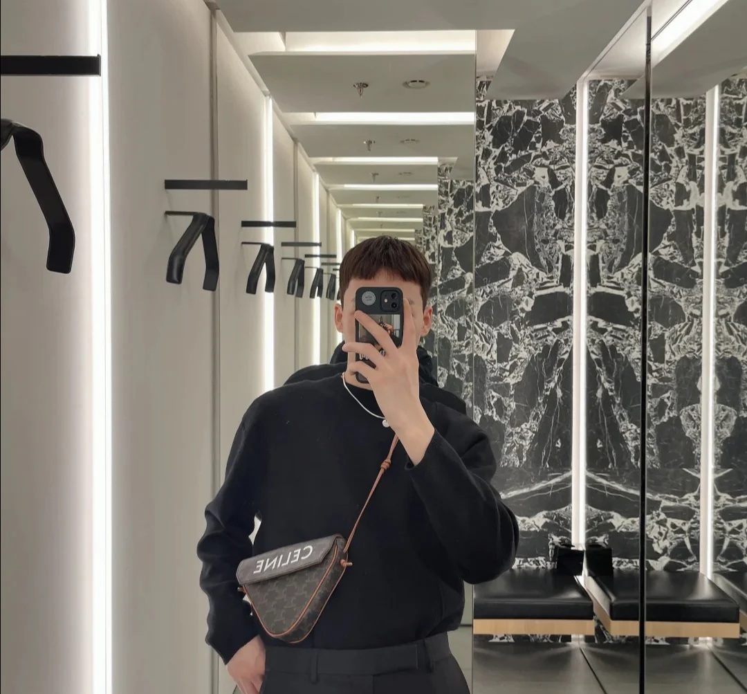 Треугольная сумка с монограммой Celine Arc de Triomphe