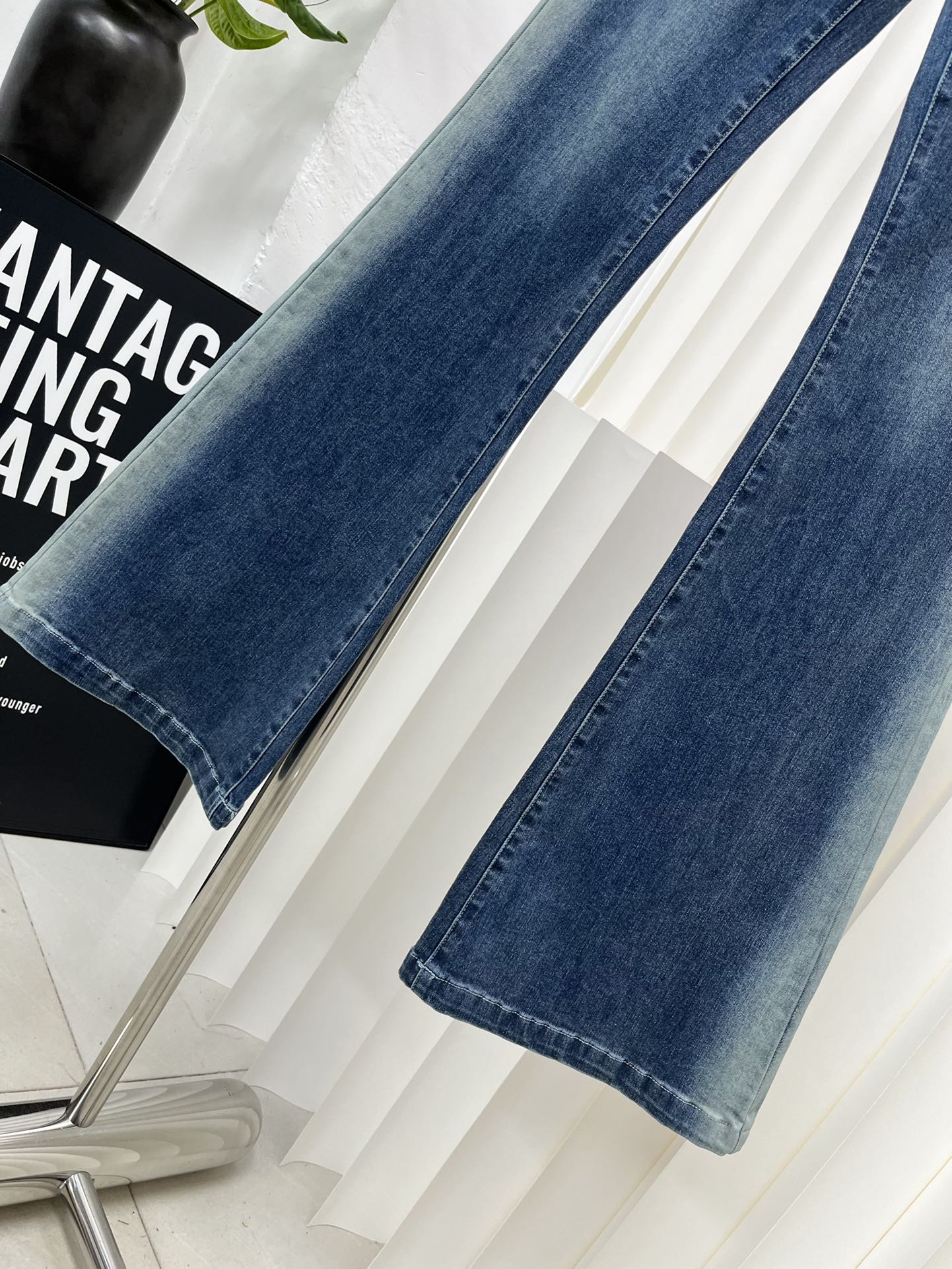 Джинсы Chanel 2403 Gradient Flared Jeans - 1