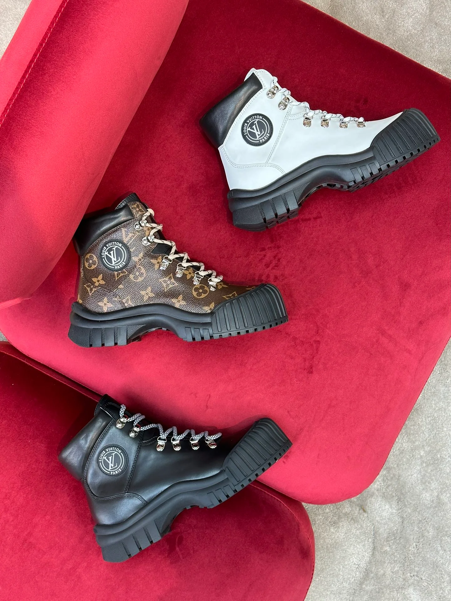 LV - Новинка сезона осень/зима 2022 - Ботильоны Ruby - Черные