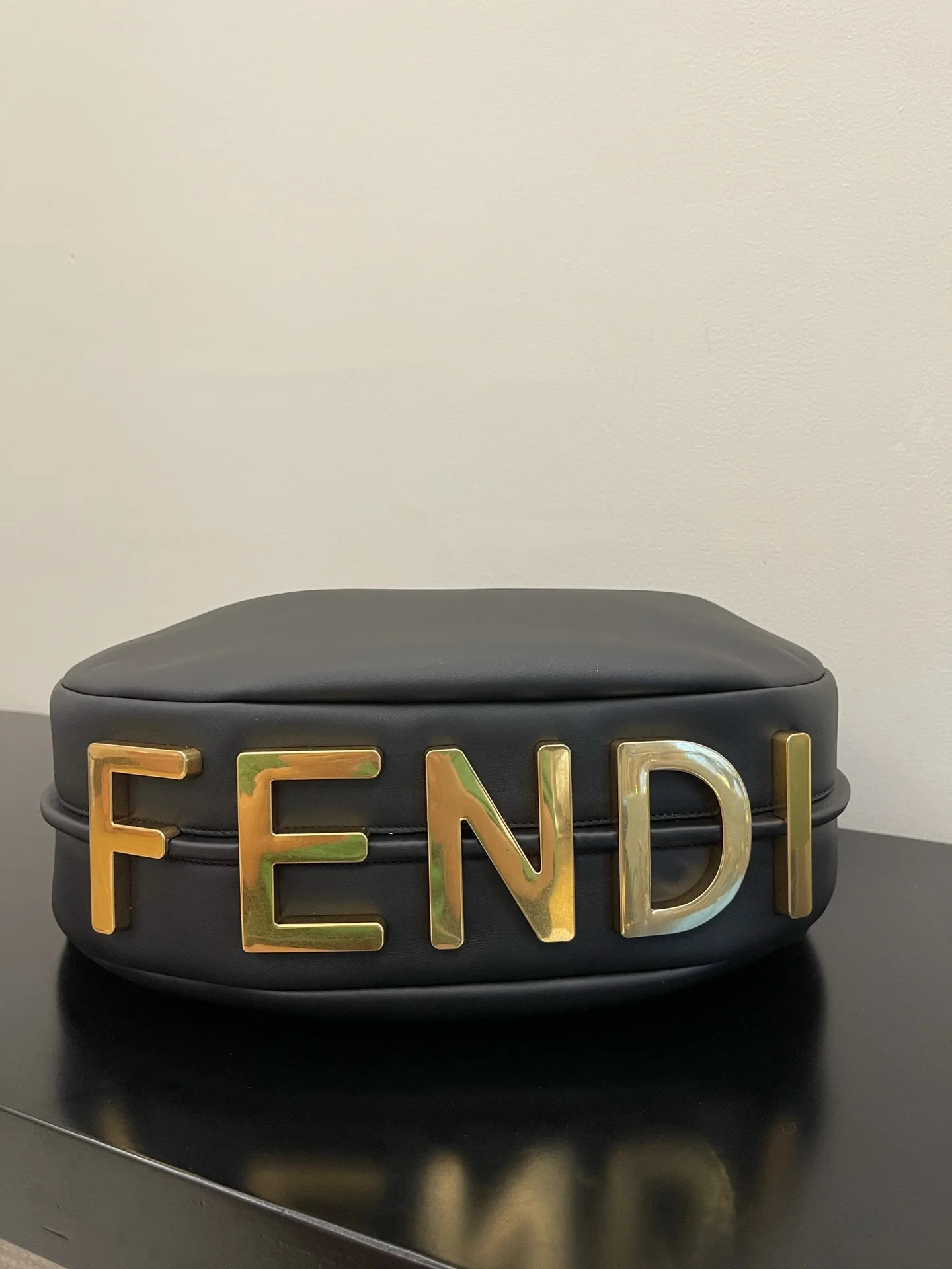 Fendi-fendigraphy - Большая черная кожаная сумка через плечо