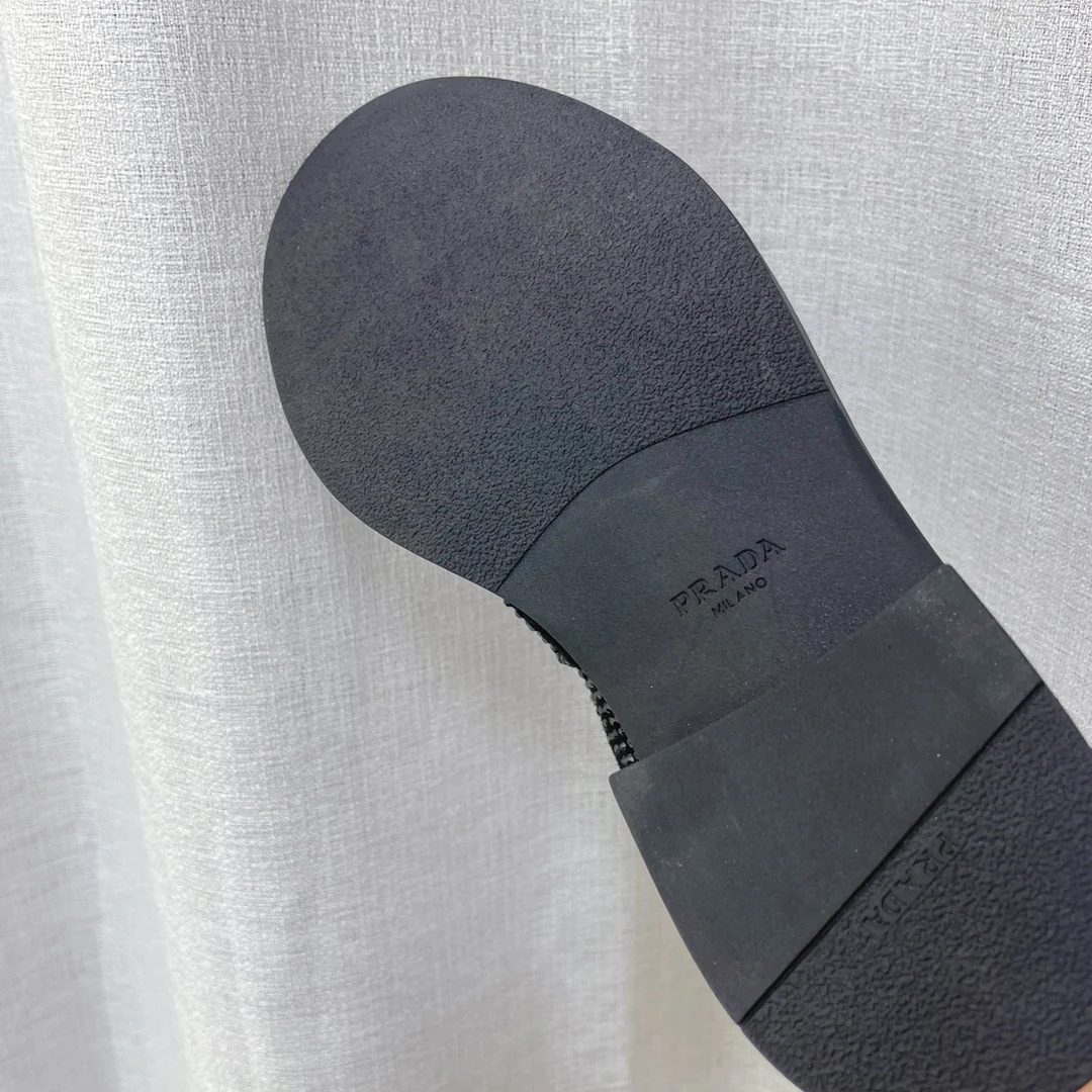 Туфли Prada - украшенные стразами - черные мюли Prada