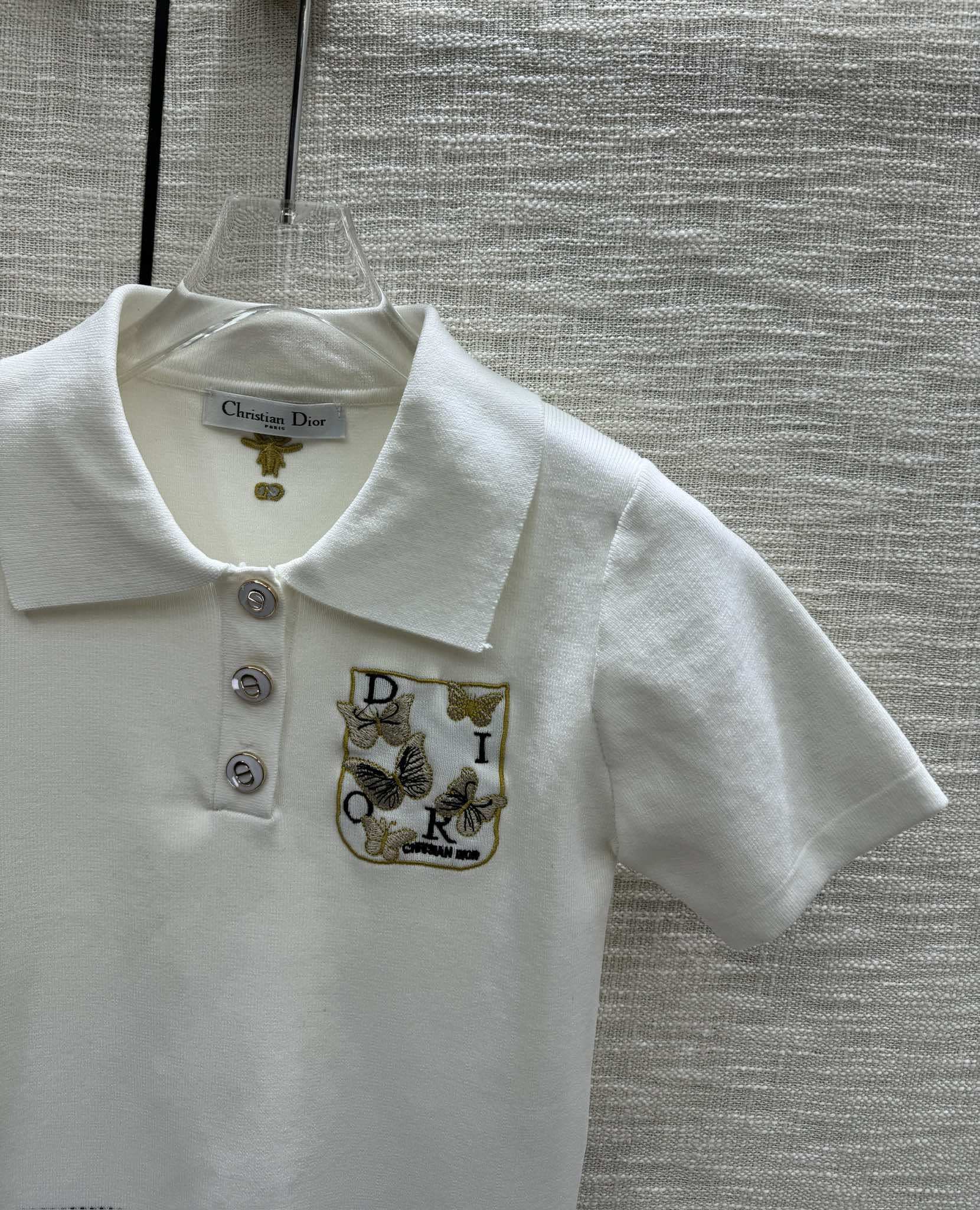 Вязаная футболка-поло Dior 2403 с вышитой бабочкой, с короткими рукавами, белая.