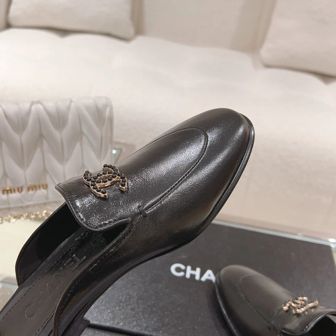 Лоферы/слипоны Chanel - черные