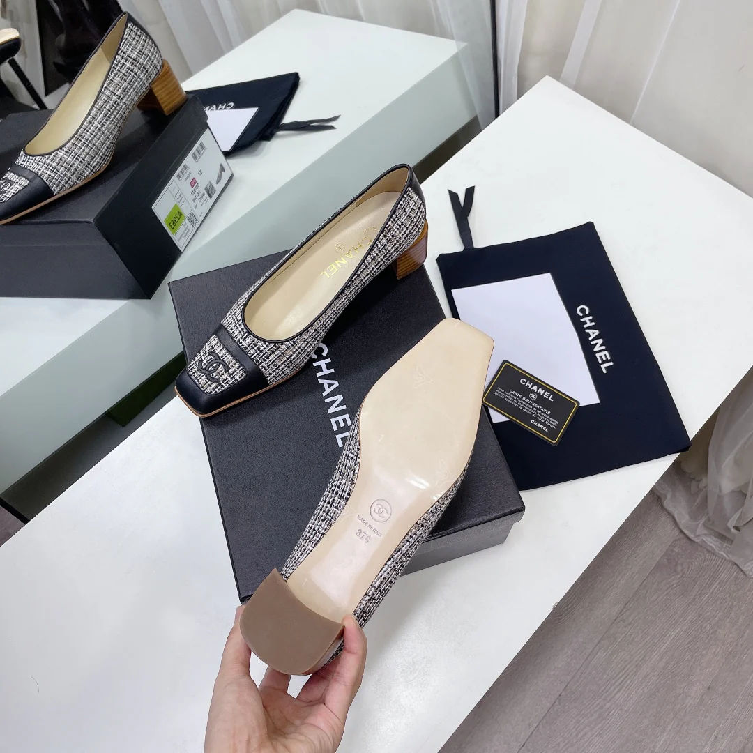 Chanel - Туфли на низком каблуке - Серия 