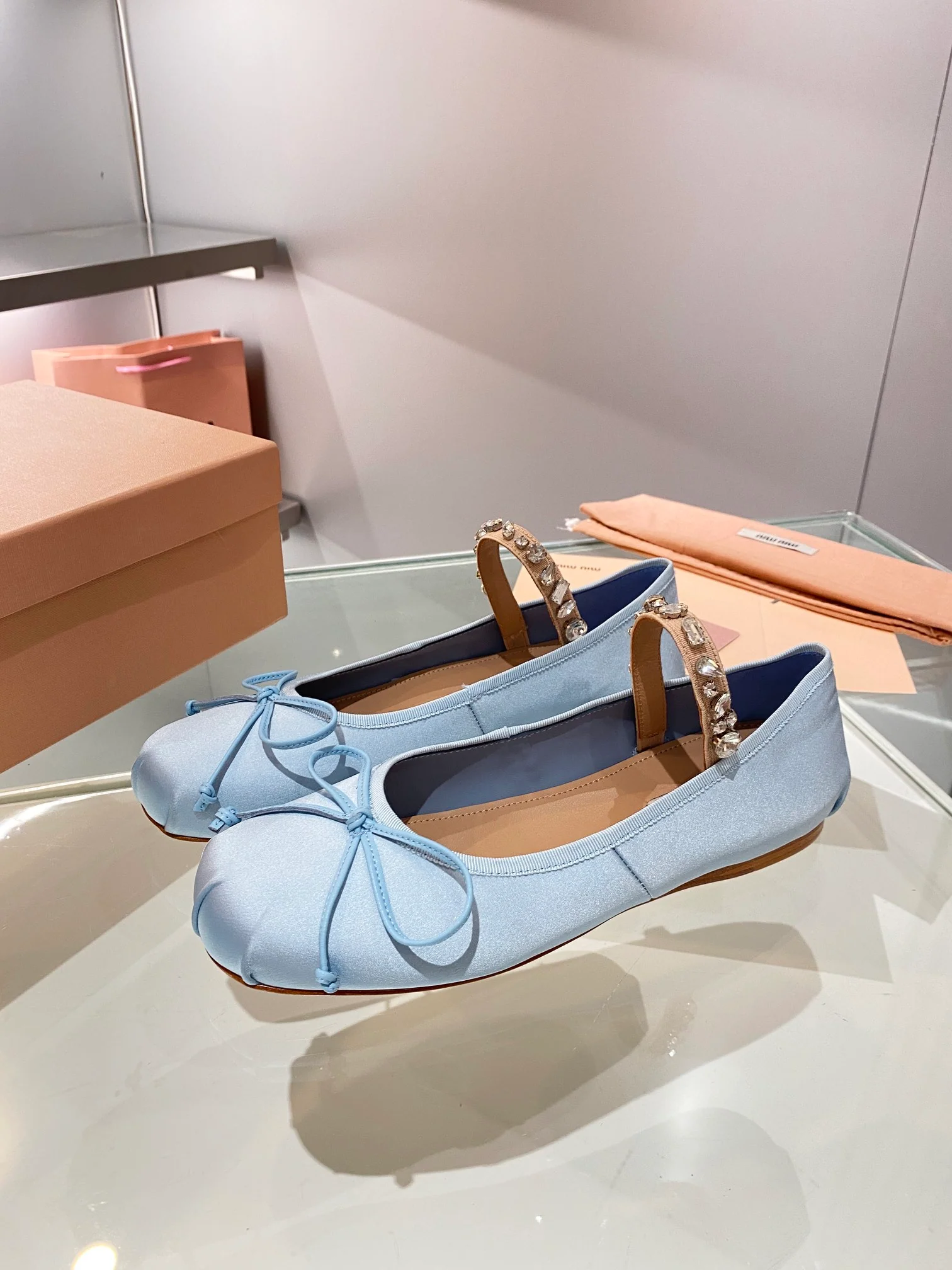 Новые поступления коллекции Miu Miu осень/зима 2023 — Балетки — Светло-голубые