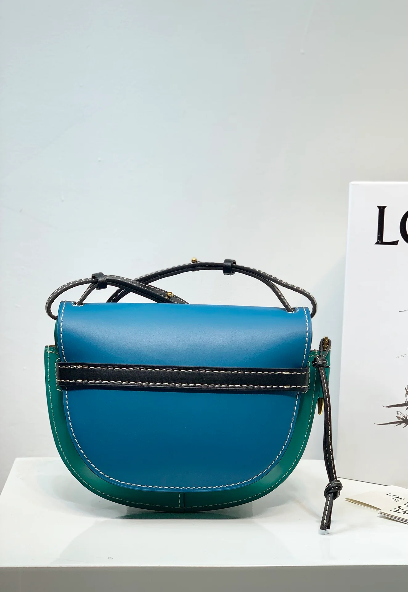 Loewe-gate-small-20x19x11-5-cm-1