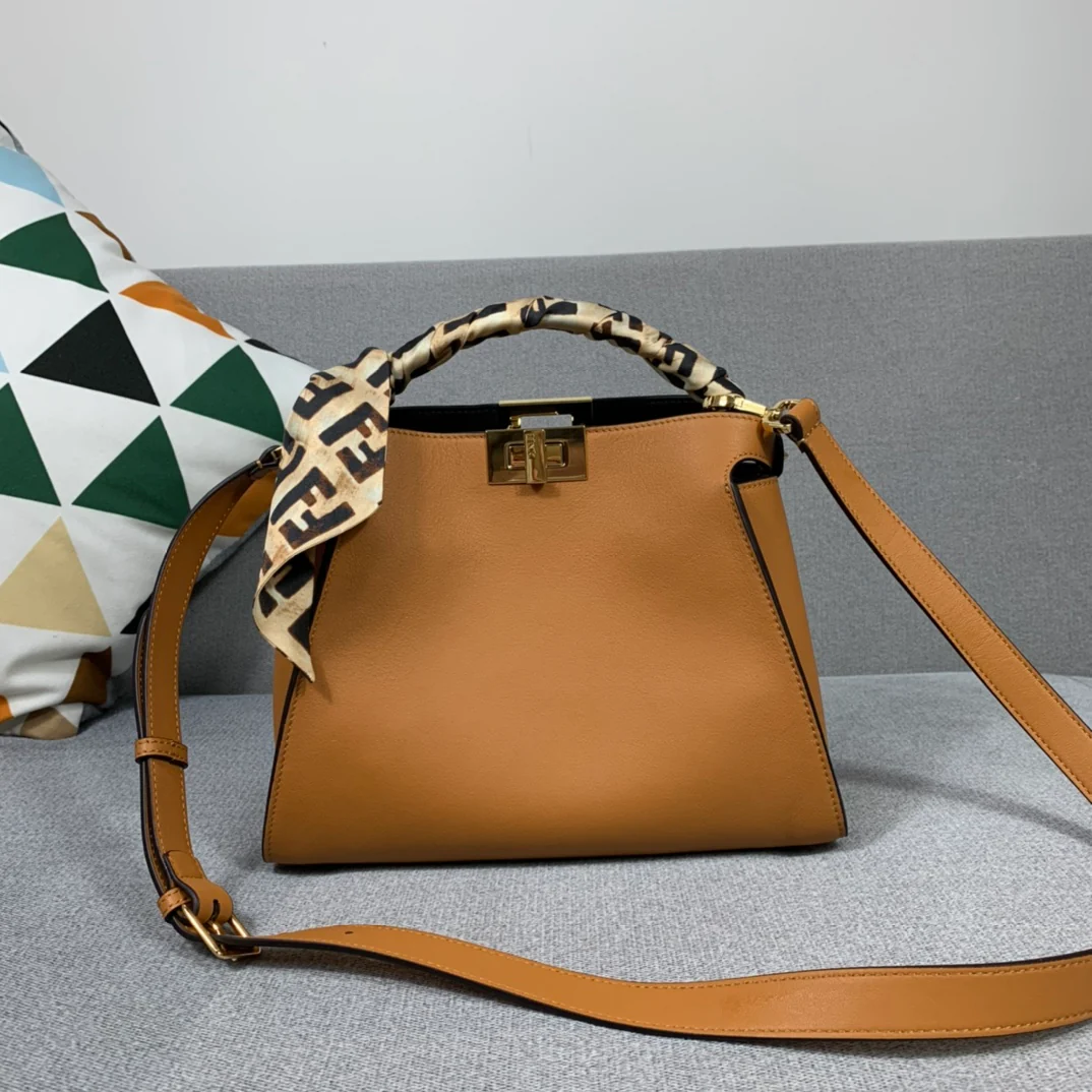 Сумка Fendi Peekaboo из коричневой кожи