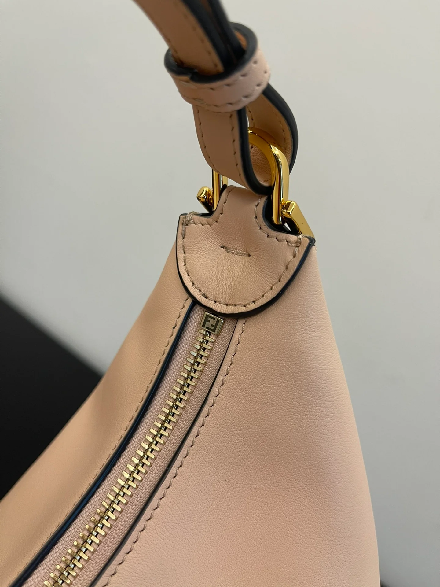 Fendi-fendigraphy - Большая розовая кожаная сумка через плечо