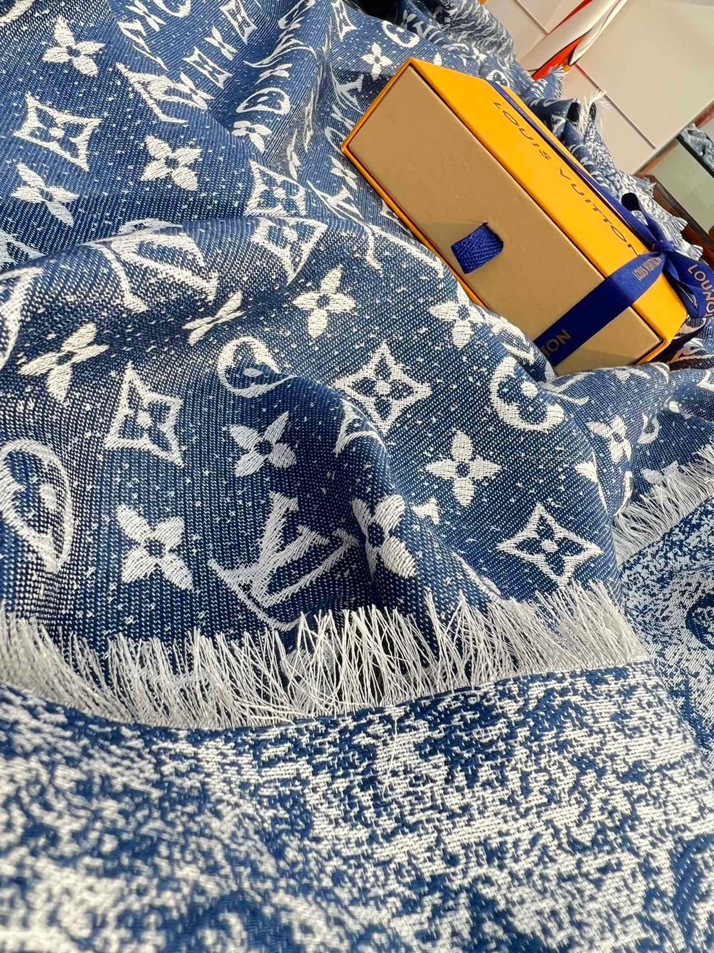 LV - Градиентная джинсовая шаль с монограммой - джинсовая ткань - градиент - 142 - 5 см - 1