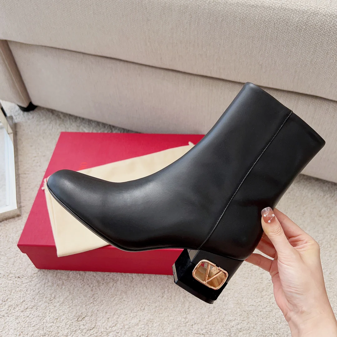 Valentino - Ботильоны из эластичной кожи с лоскутным дизайном - Каблук с ажурной фурнитурой