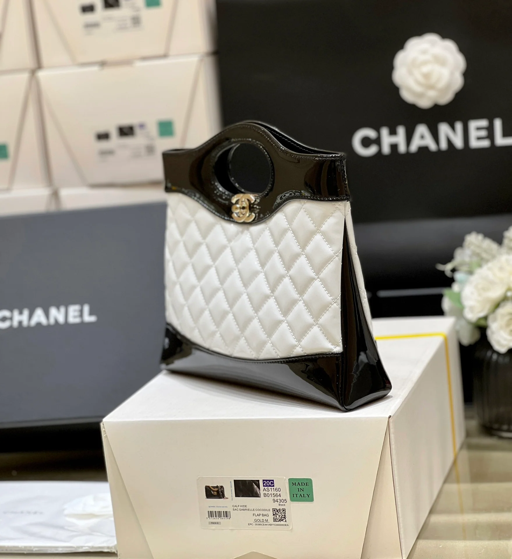 Коллекция Chanel Pre-Fall 2023 - сумка 31bag - черно-белая - мини