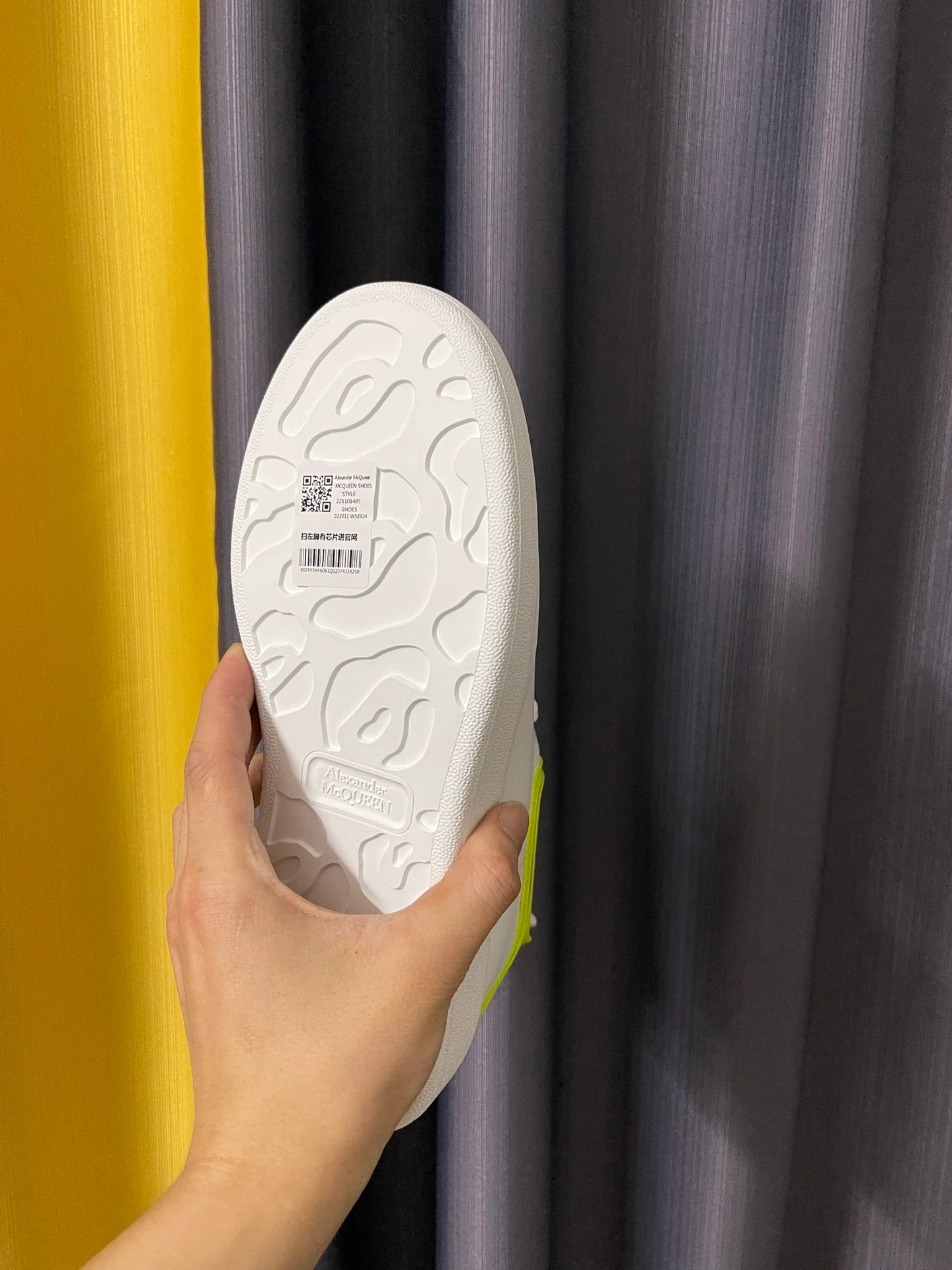 Классические белые кроссовки McQueen - унисекс - флуоресцентно-желтый каблук из искусственной кожи - премиум-издание