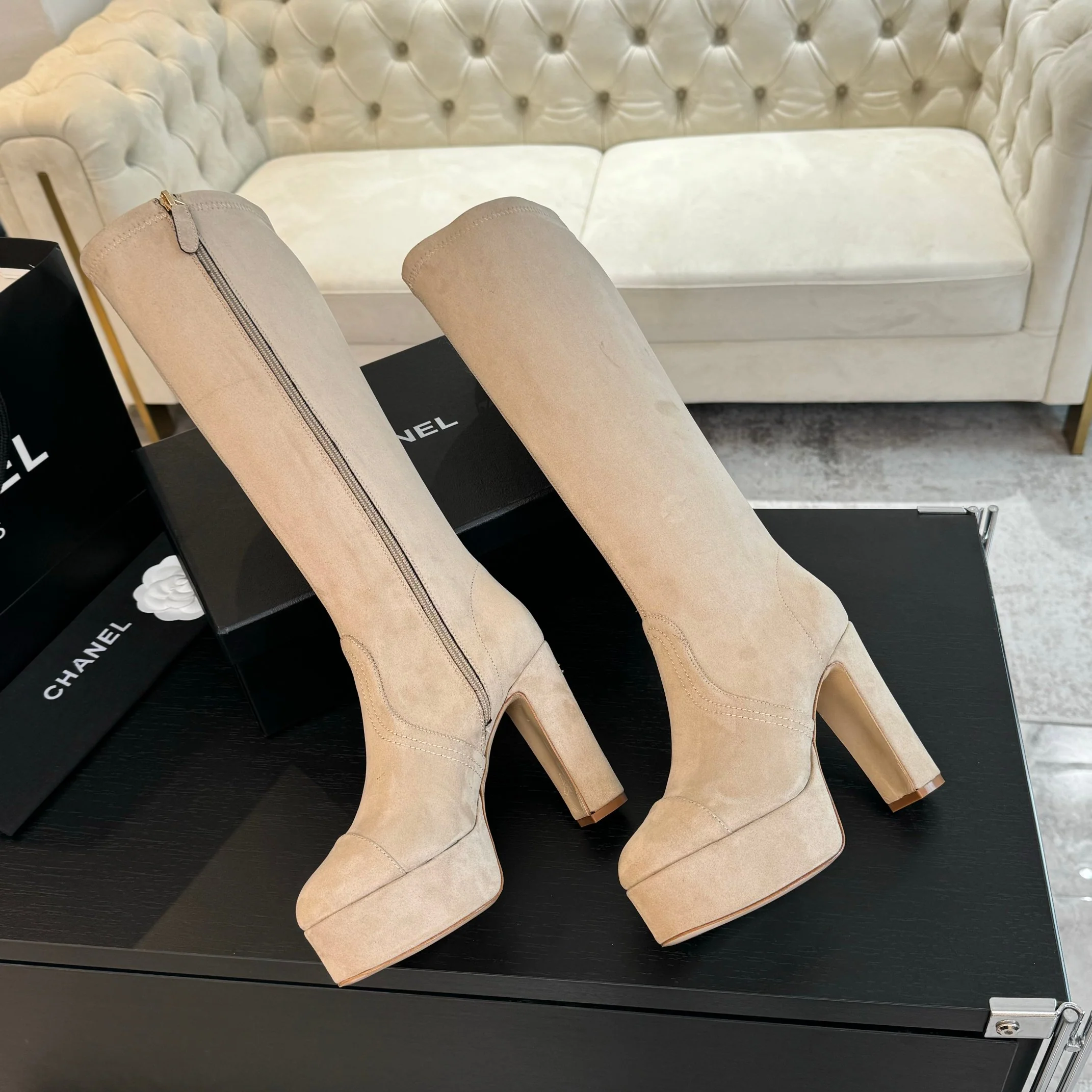 Ботинки Chanel Stretch 2024 — цвет ?Молочный чай?