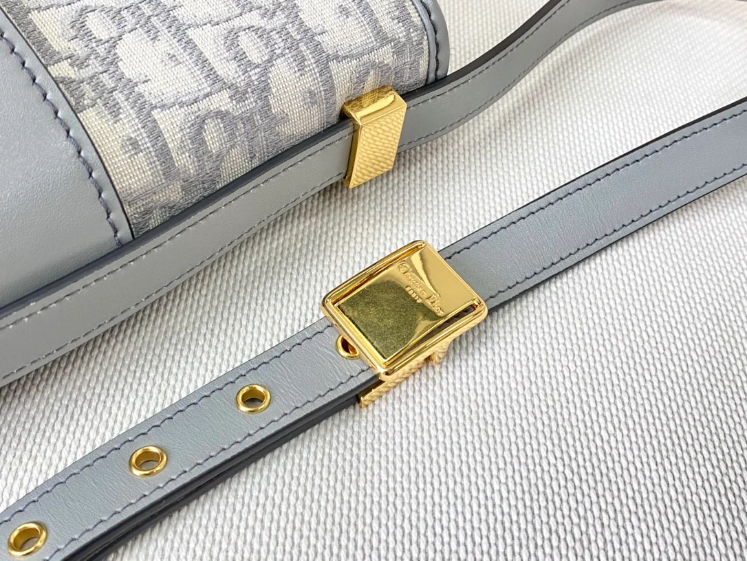 Новинка лета от Chanel - сумка Montaigne - 24 см