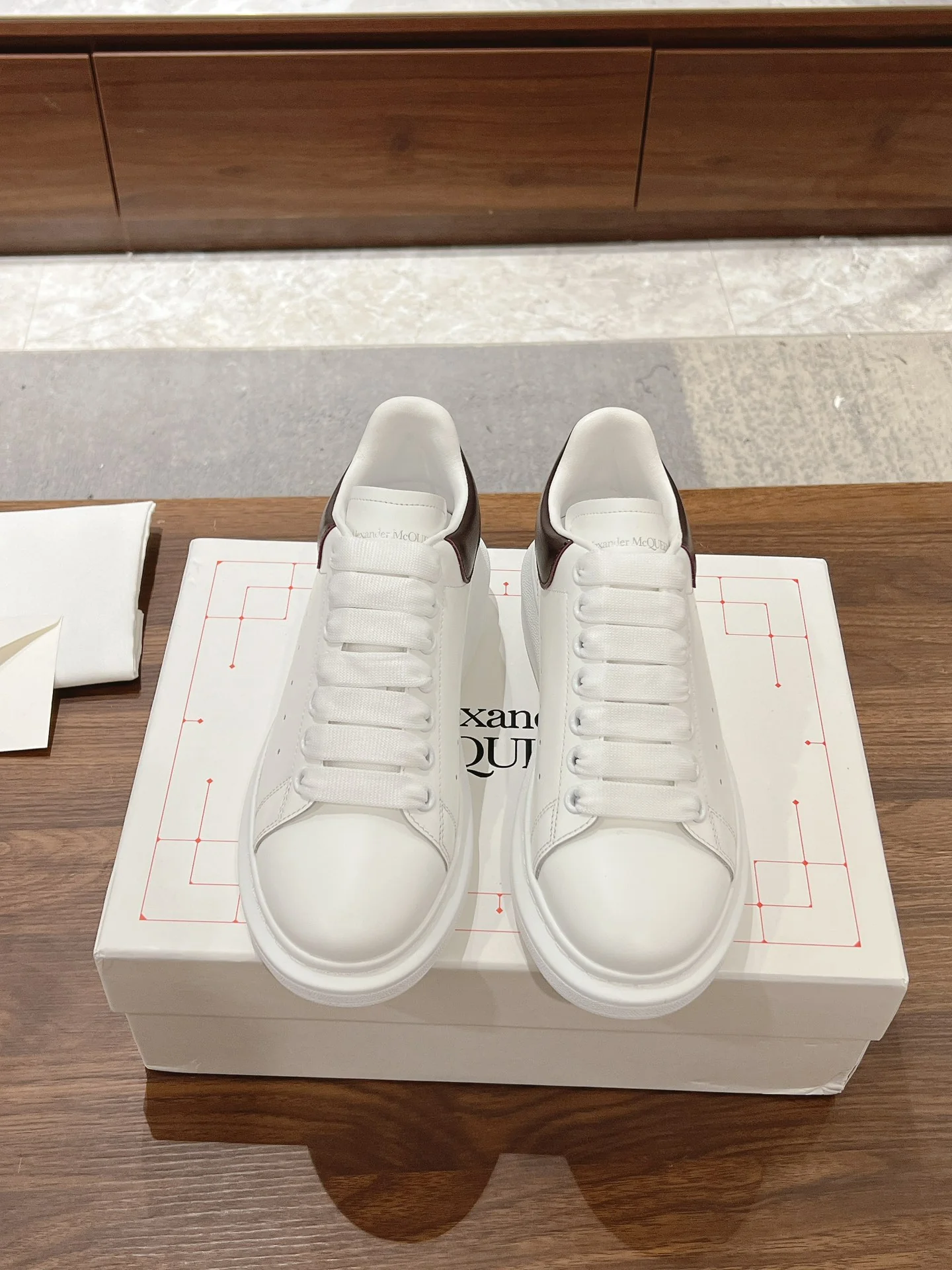 Скейтбордные кроссовки McQueen 2024 — темно-коричневые