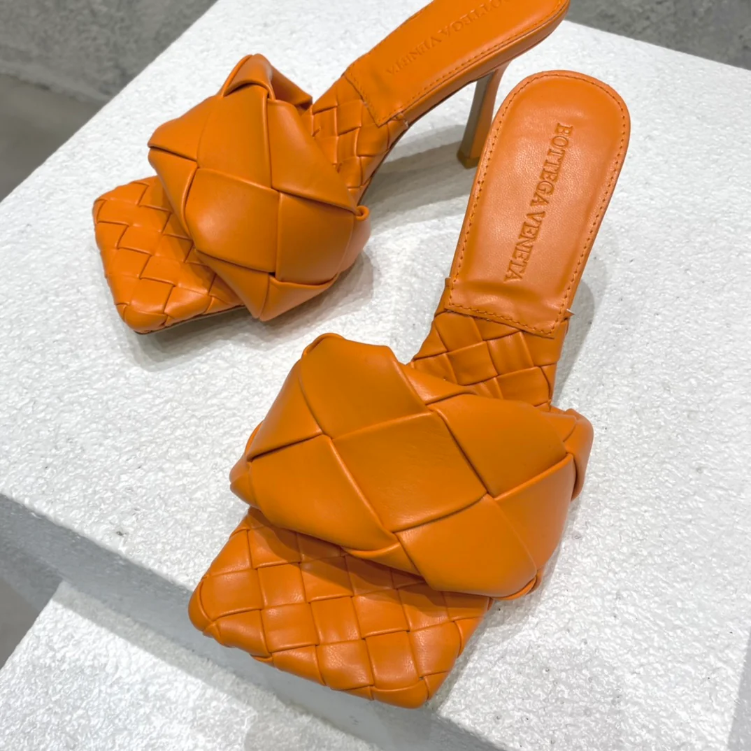 Новинка сезона весна/лето 2021 от BV - Плоские плетеные сандалии на шпильке - Оранжевые
