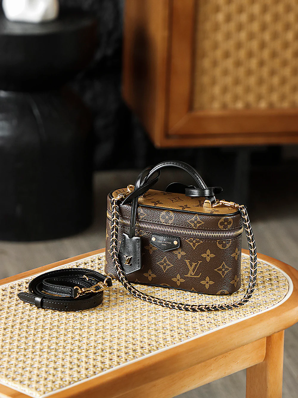 LV-m47125-vanity-chain-pouch handbag-classic monogram