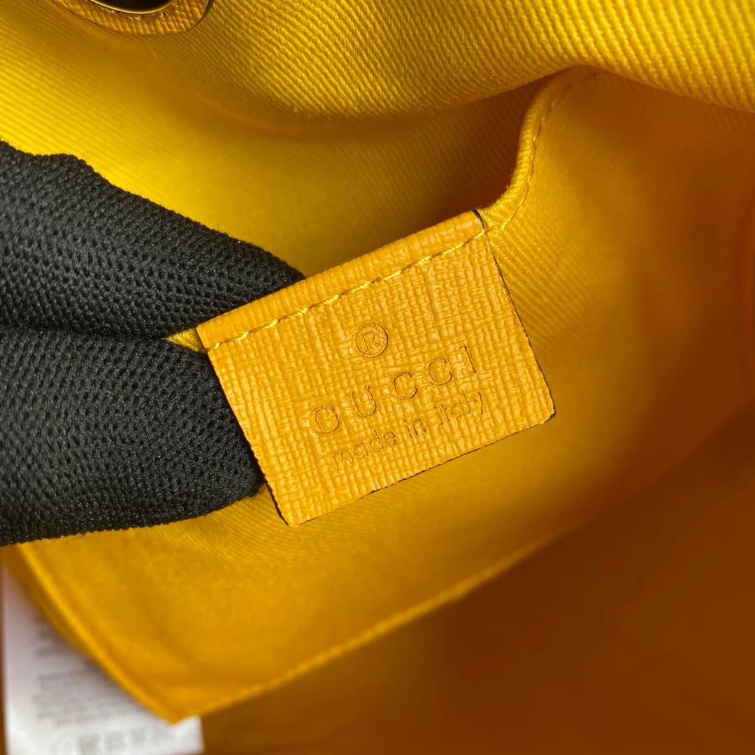 Сумка-шоппер Gucci в виде плюшевого медведя.