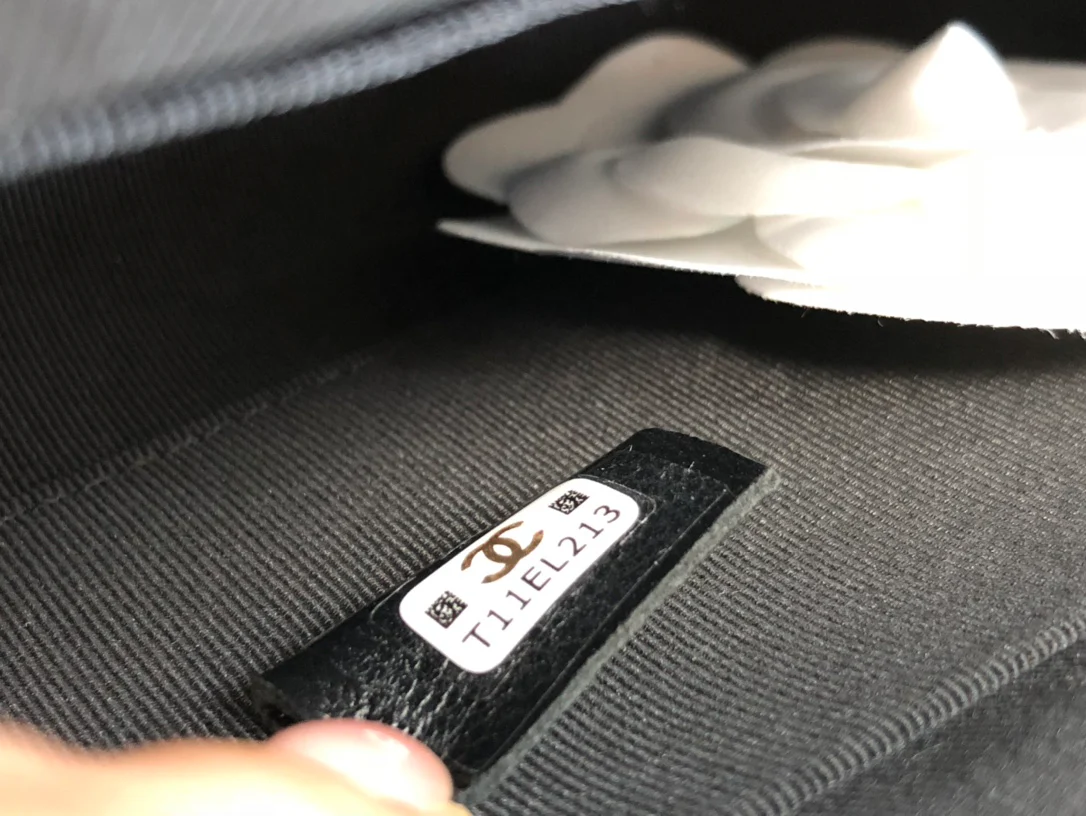 Вечерняя сумочка Chanel, новинка 2022 года - черная.