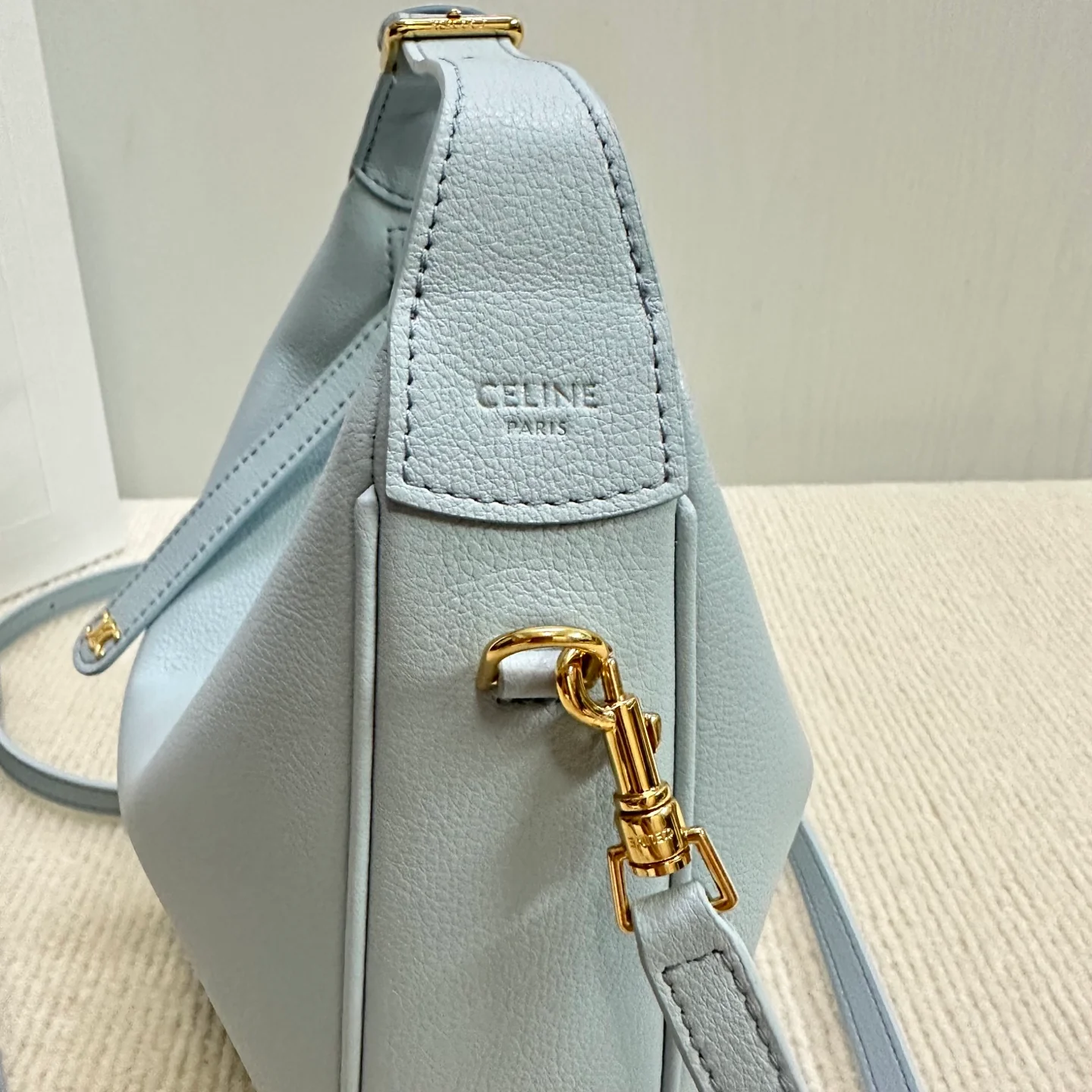 Сумка Celine Lulu Crescent Bag - Ледяной синий