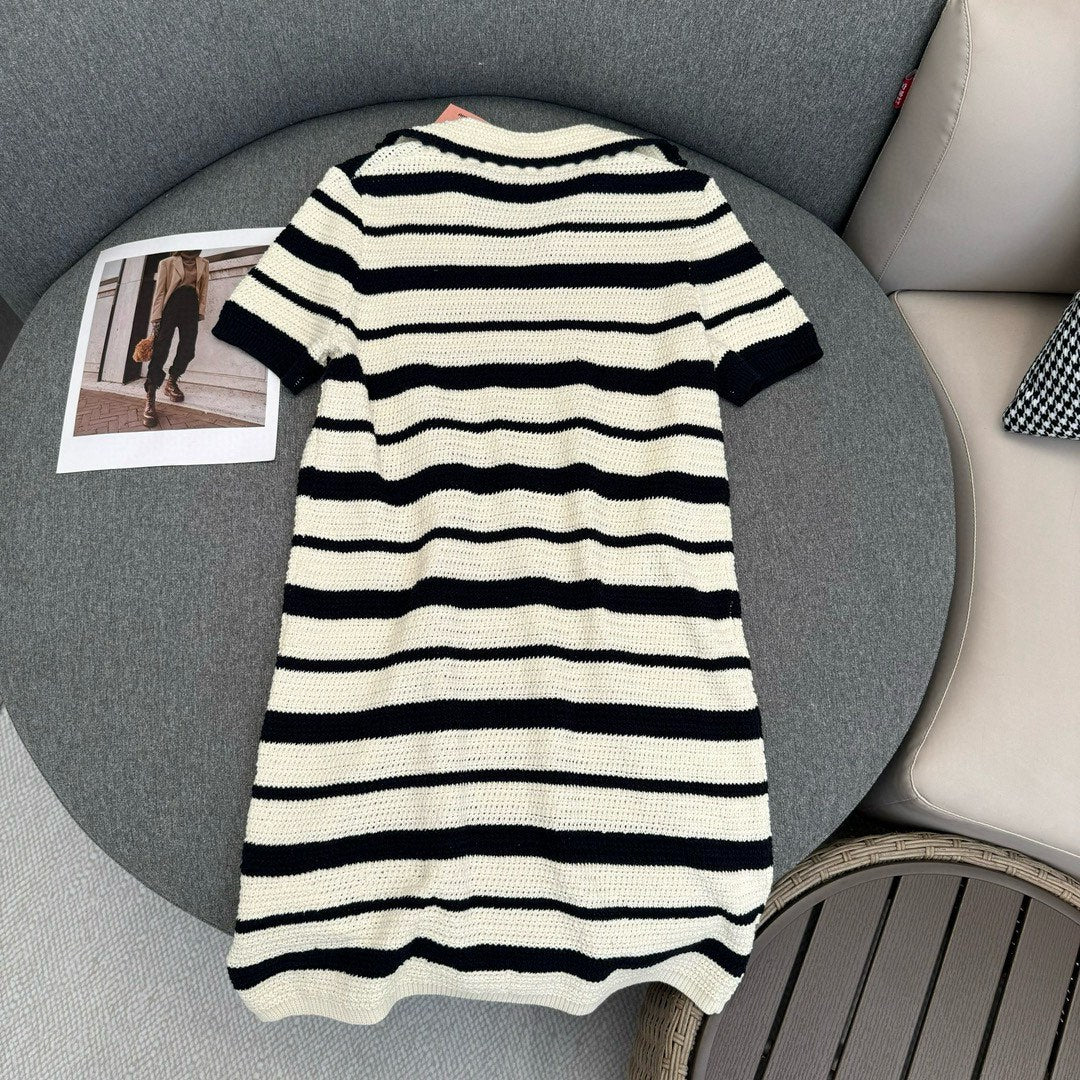 Miu Miu-2404-24 Новое весеннее платье в стиле преппи: полосатое трикотажное платье-поло